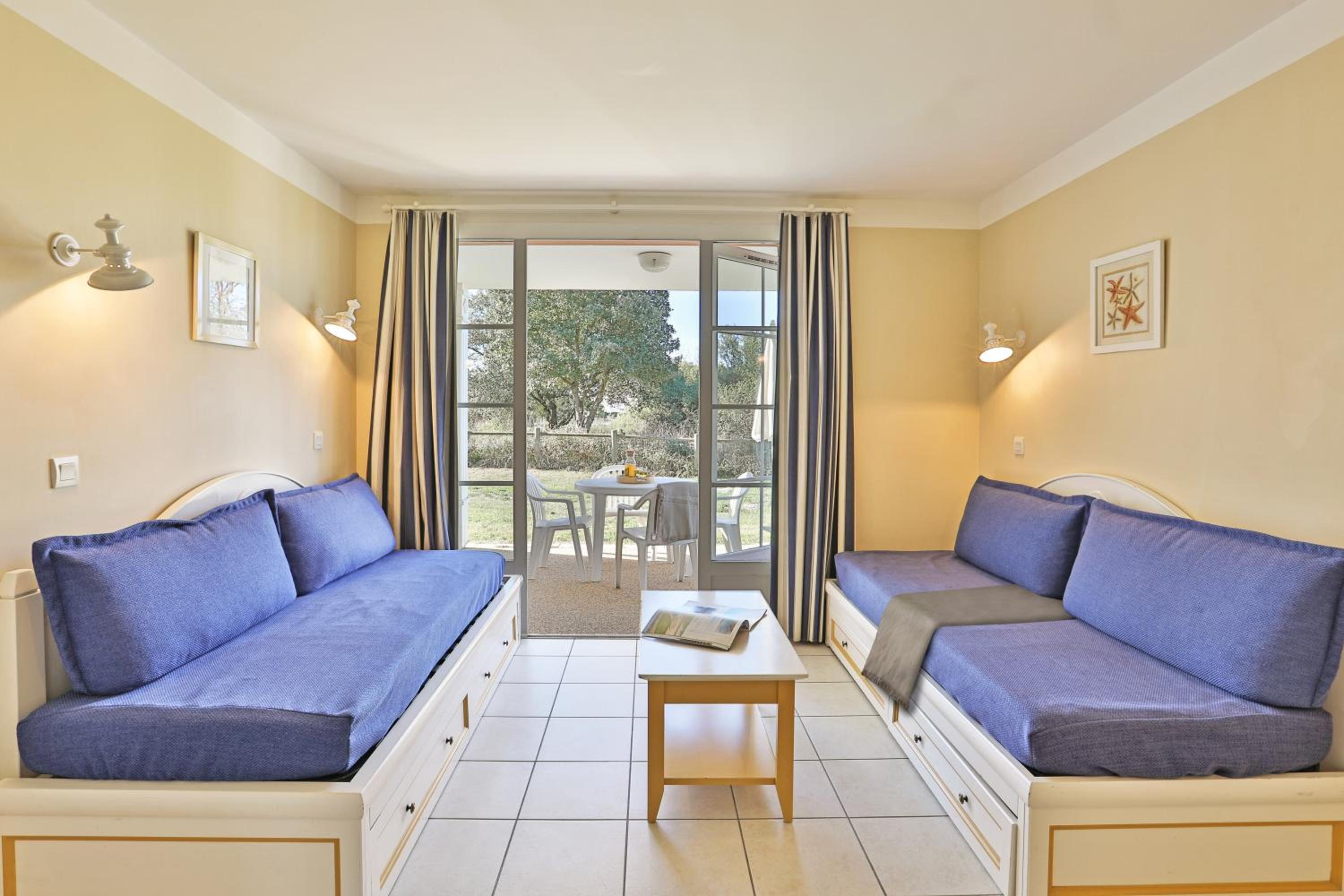 Standard Studio with sleeping Alcove and Terrace (4 People) - Domaine du Moulin photo 2