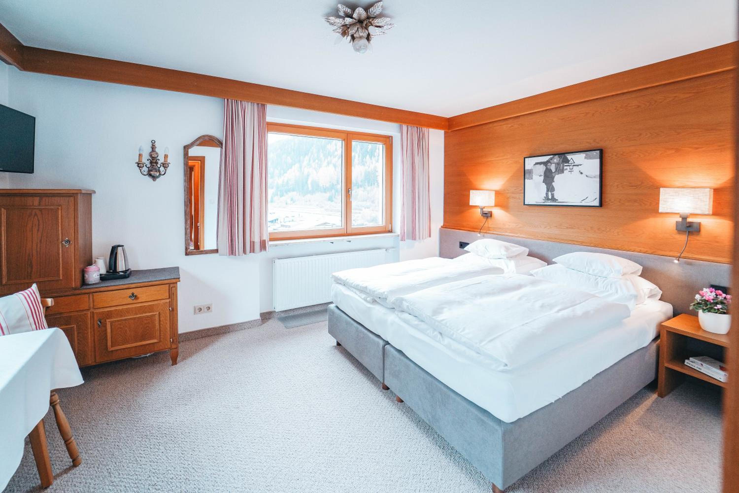 Standard Double or Twin Room photo 1