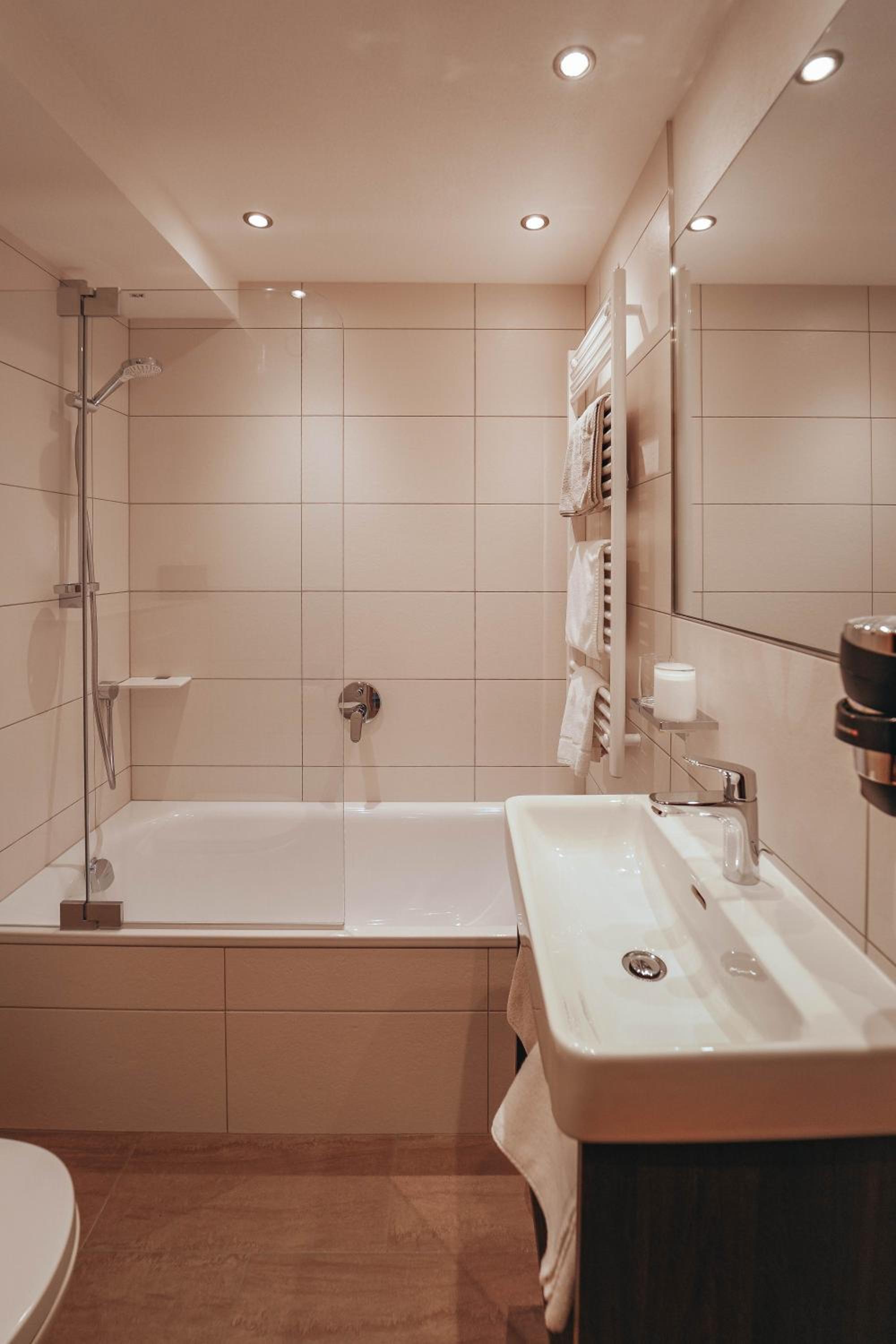 Standard Double or Twin Room photo 3