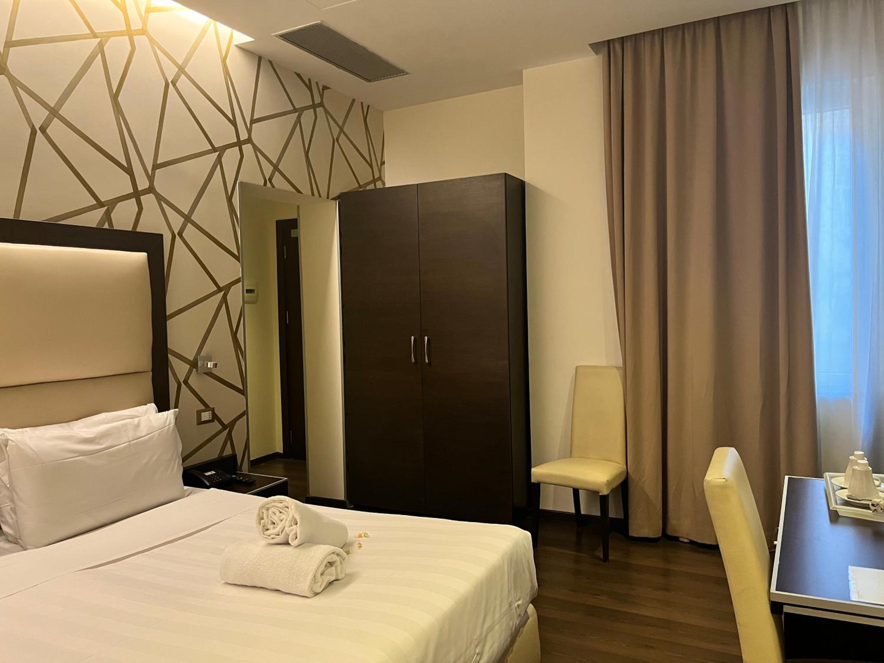 Large Double or Twin Room