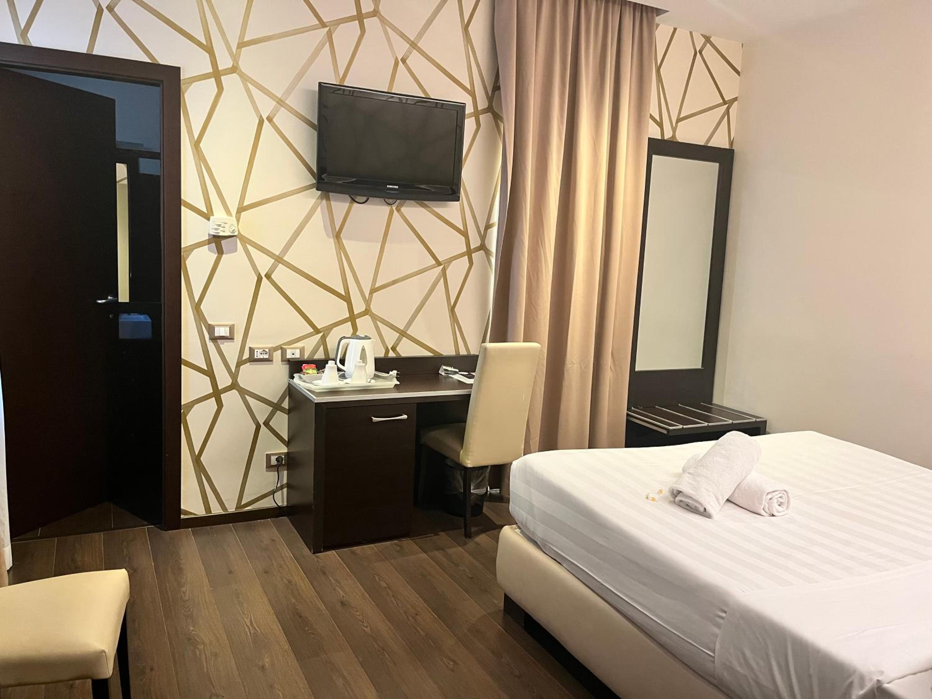 Large Double or Twin Room