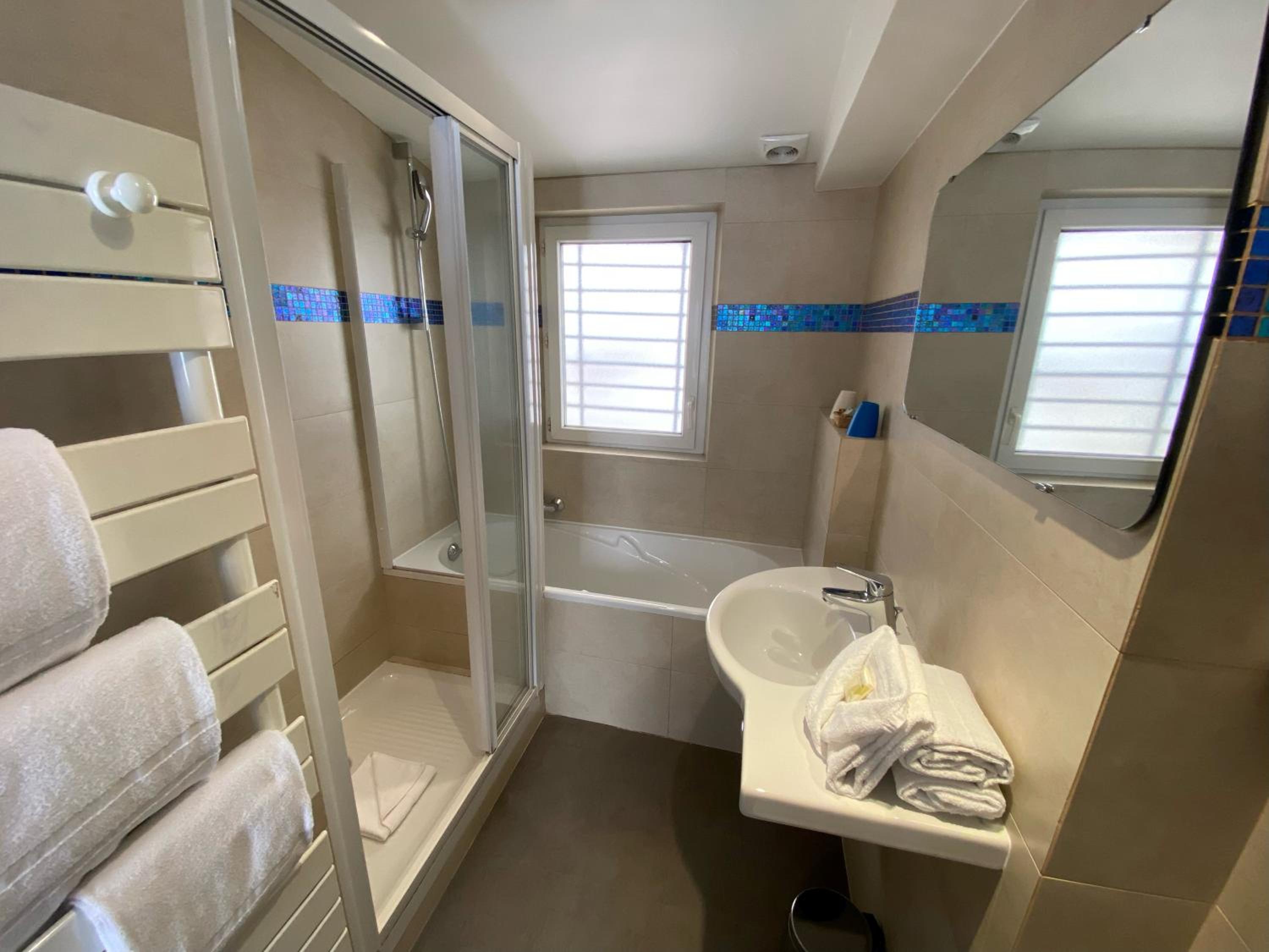 Triple Room with Patio View - Photo 2
