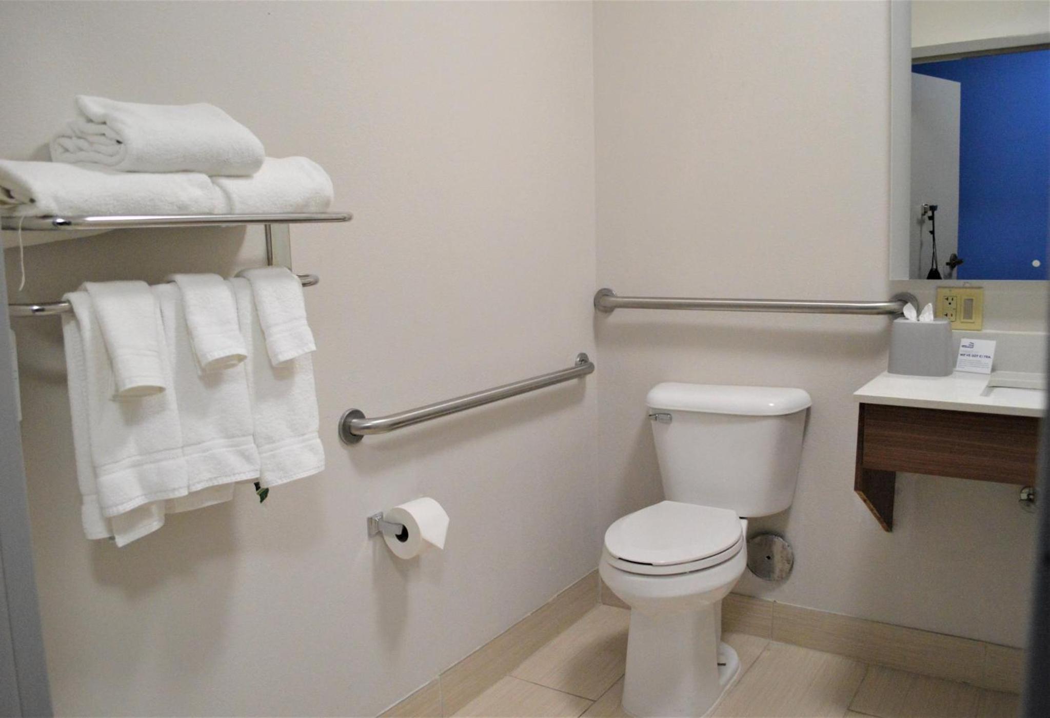 Standard King Room with Mobility Accessible Roll-In Shower - Photo 6