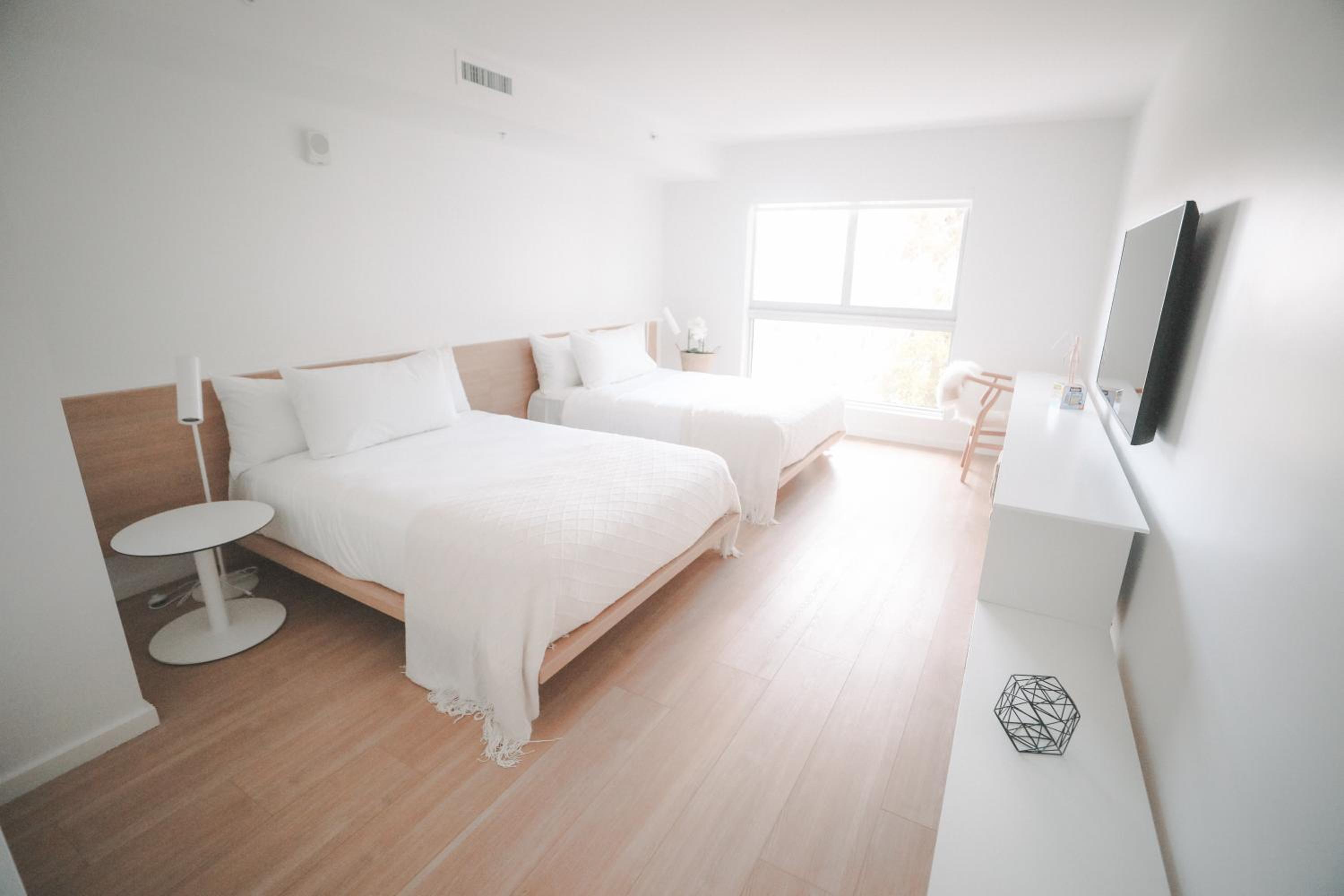 Deluxe Two Bedroom Apartment - Photo 20