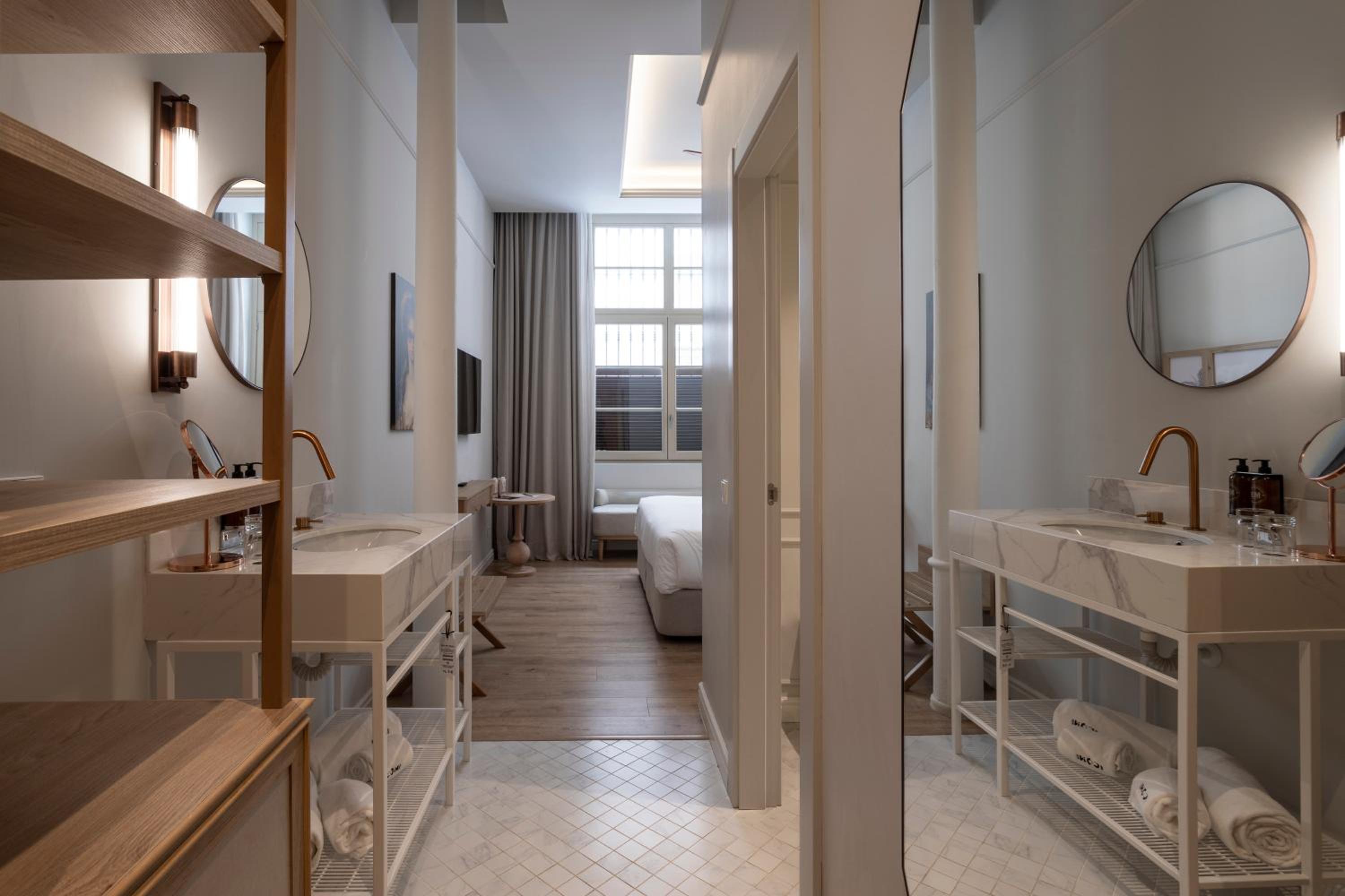 Double Room - Photo 13