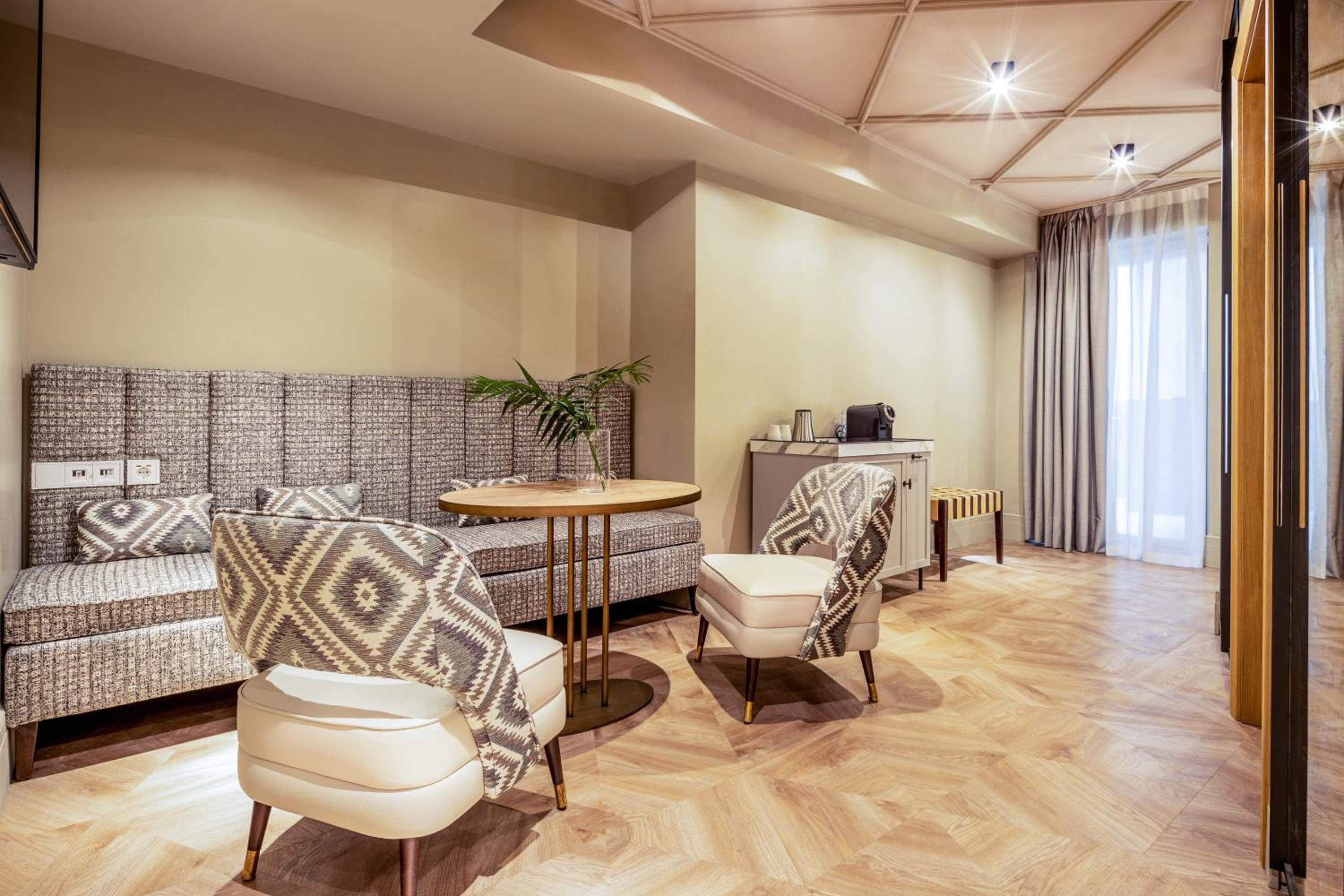 Junior Suite - Photo 1