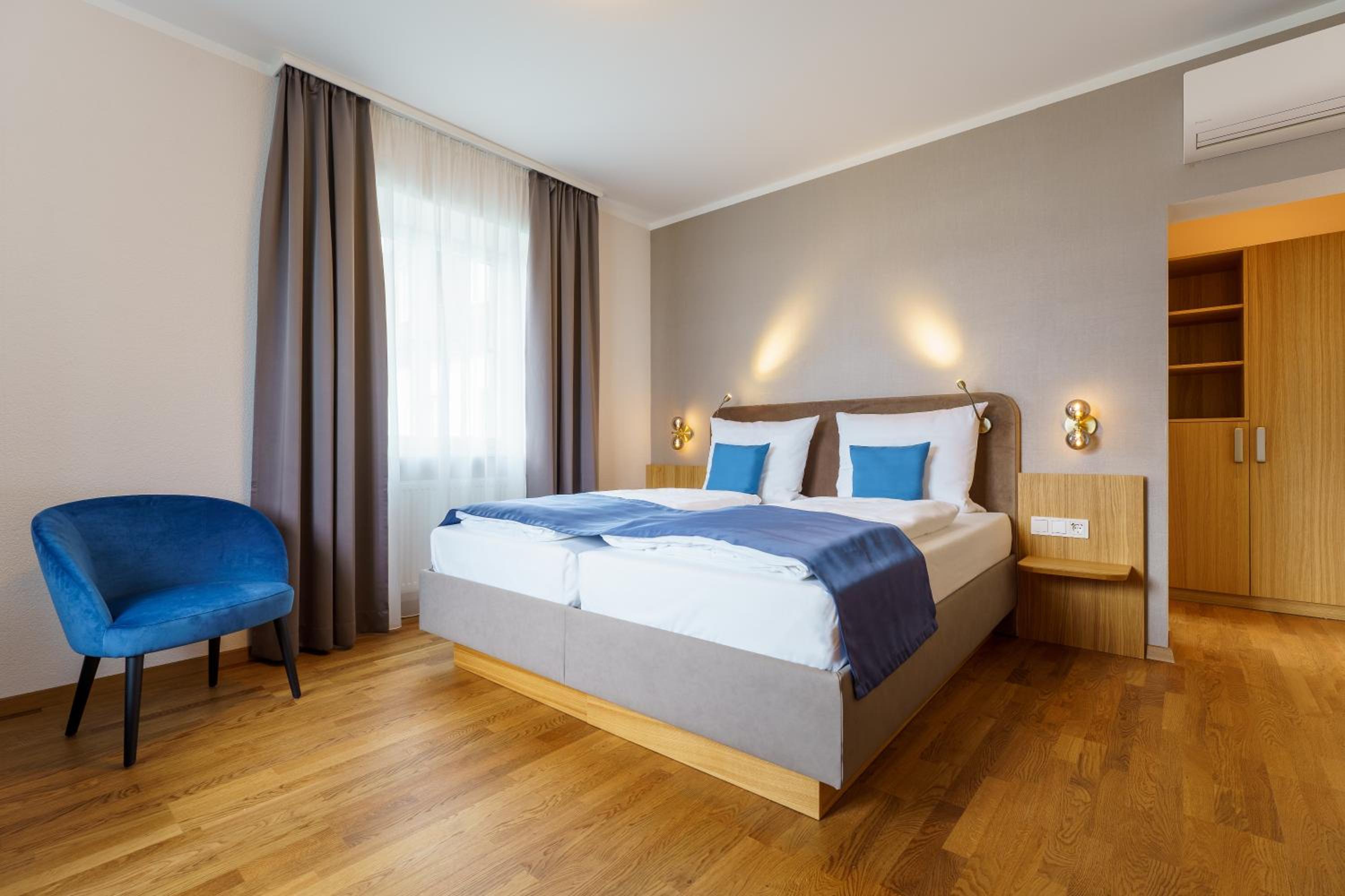 Double Room with Lake View - Photo 1