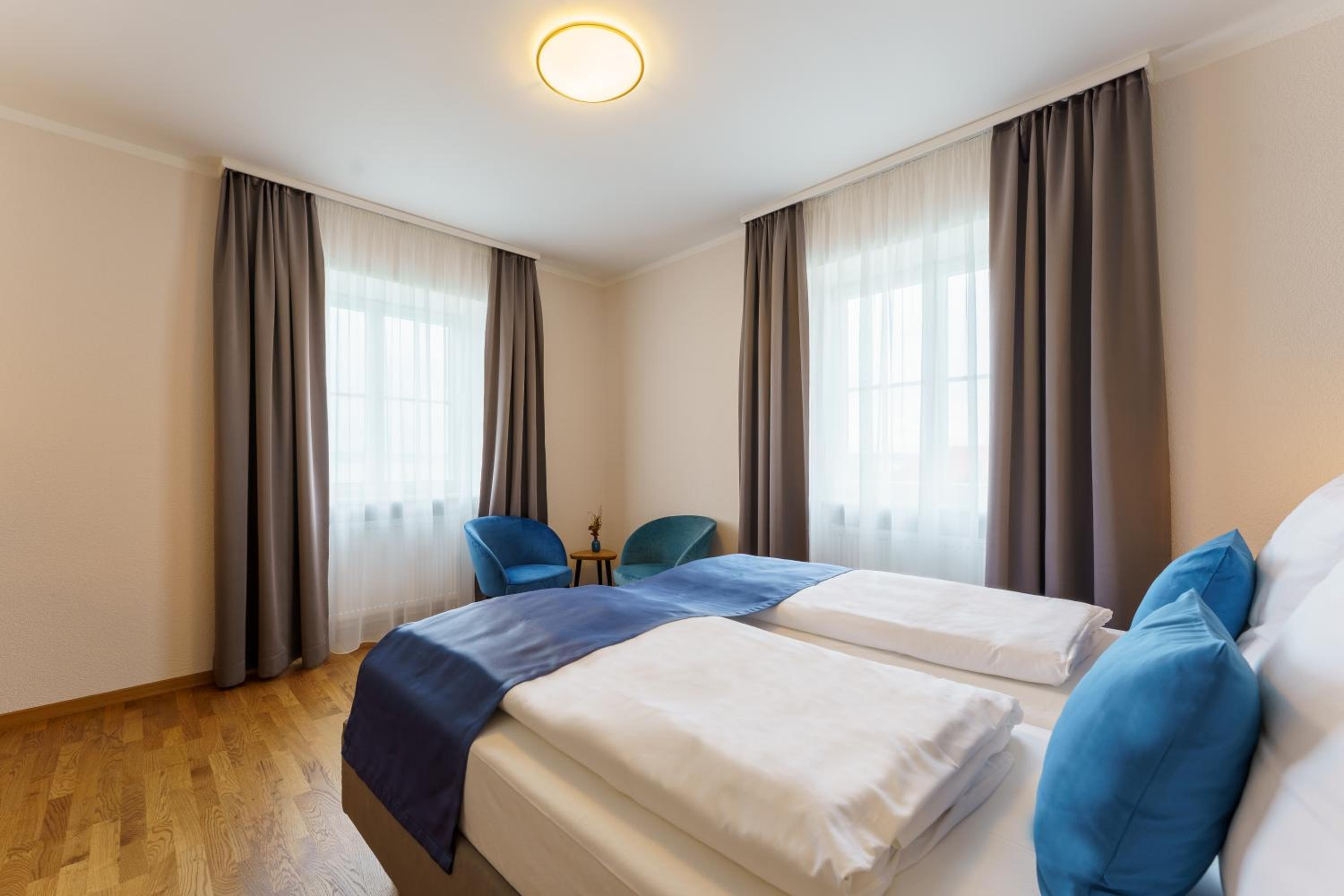 Double Room with Lake View - Photo 2