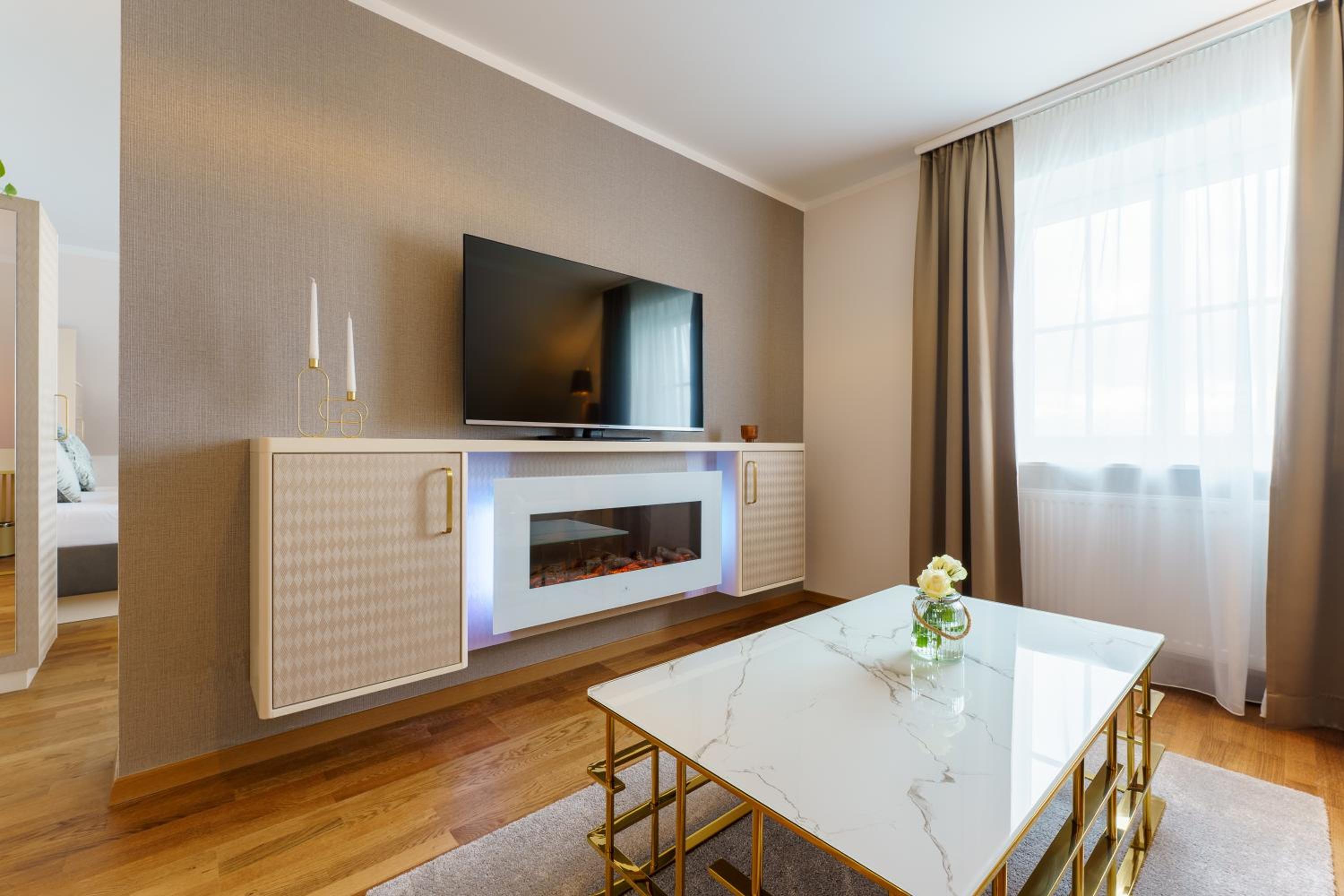 Suite with Lake View - Photo 17