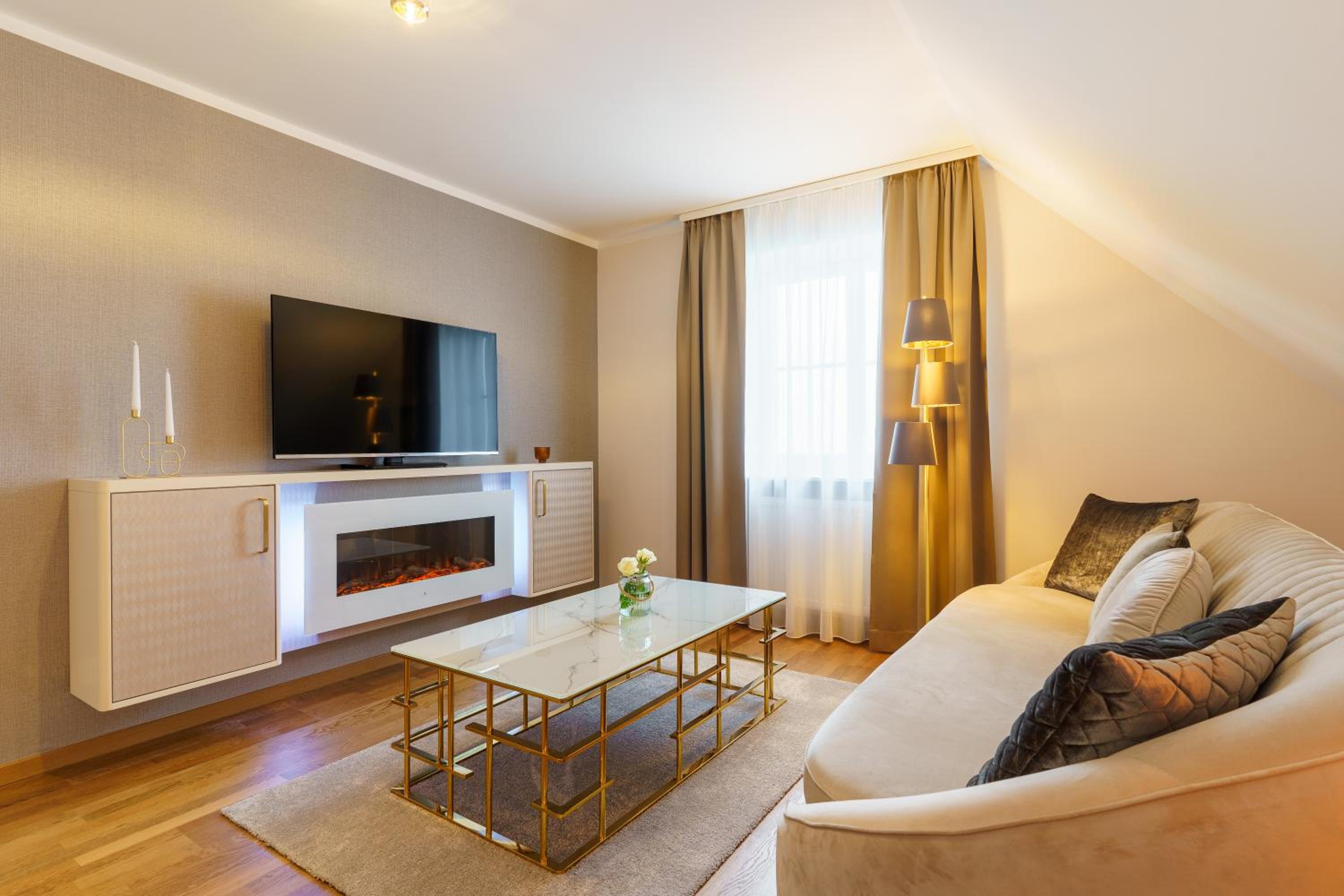 Suite with Lake View - Photo 20