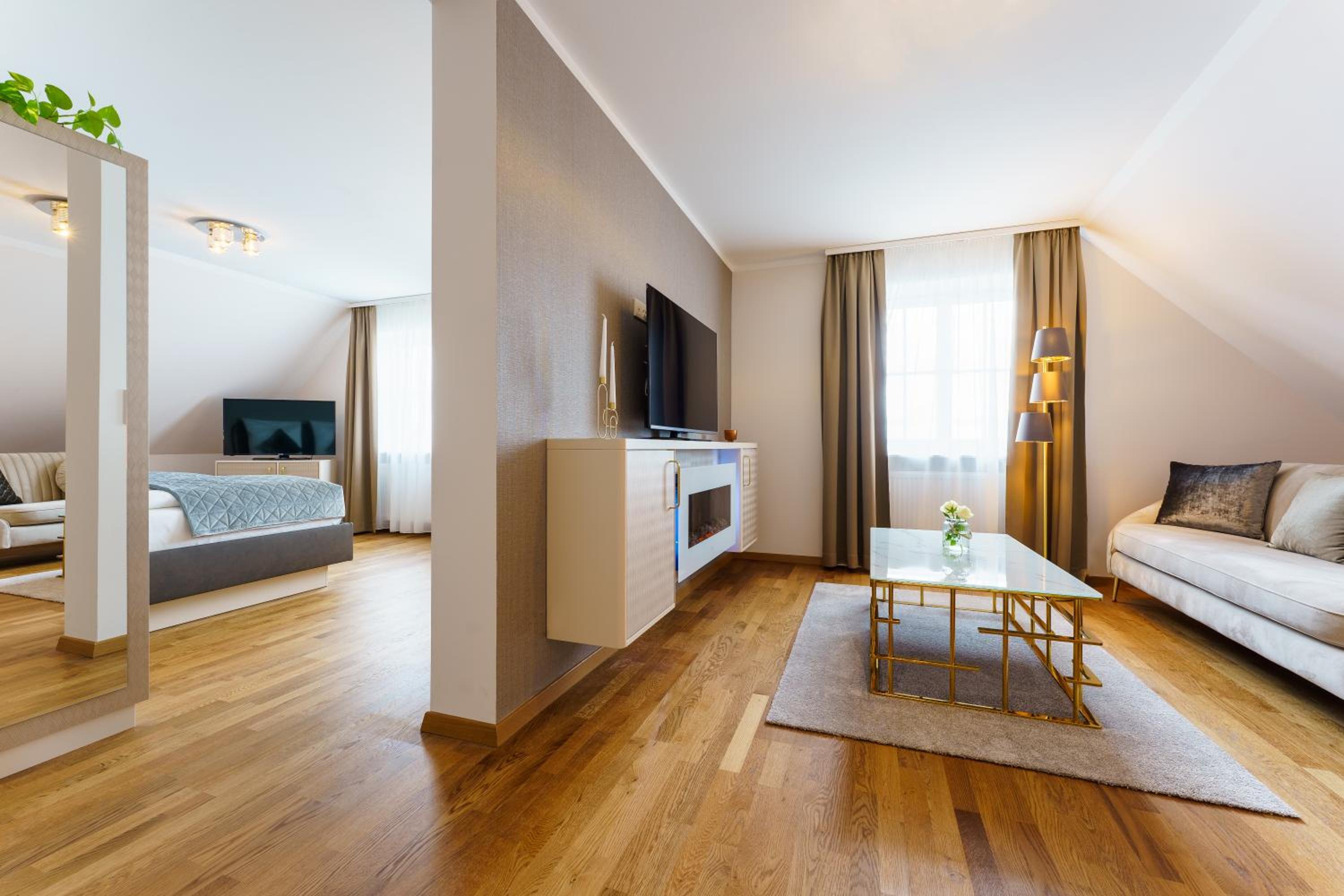 Suite with Lake View - Photo 23