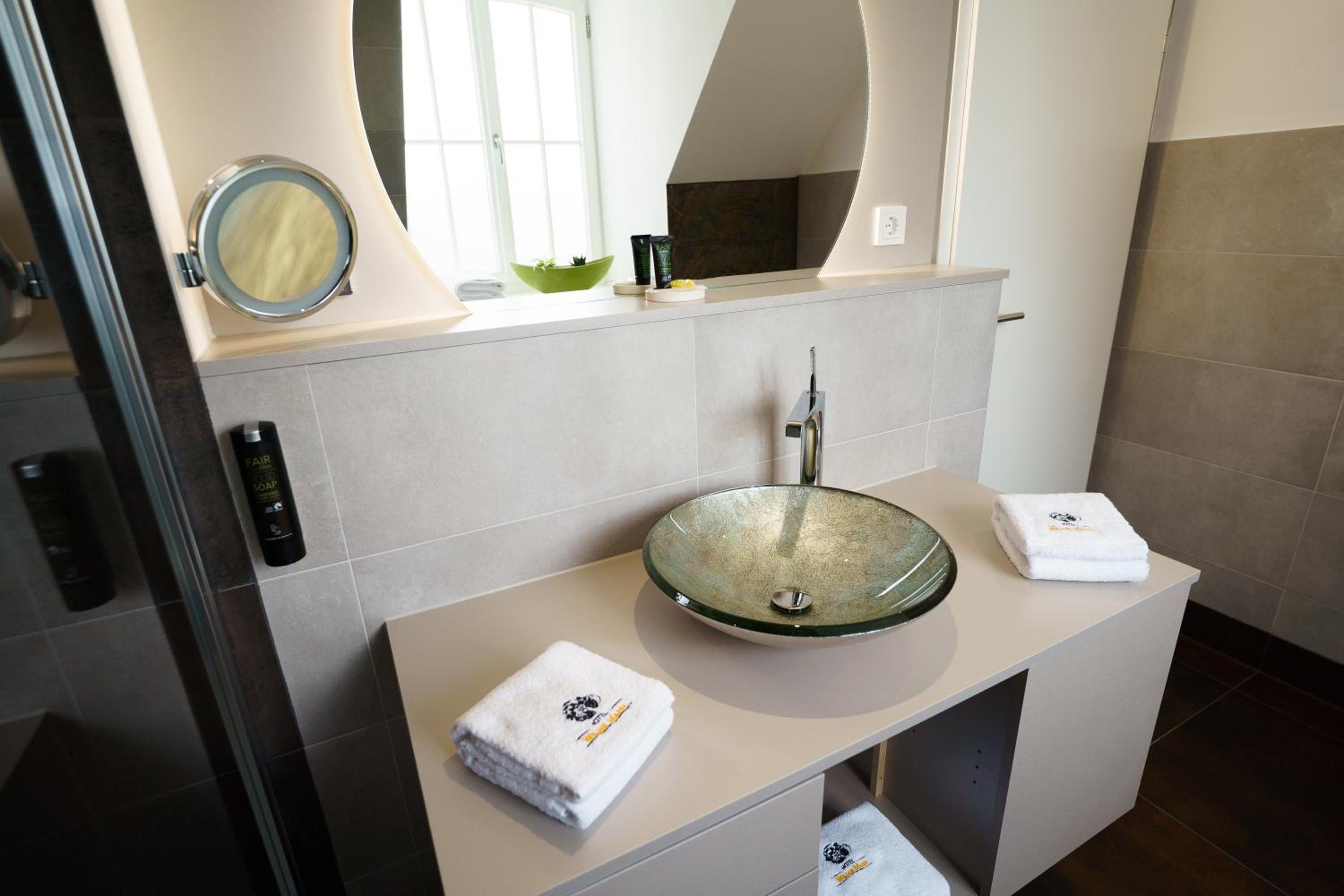 Suite with Lake View - Photo 24