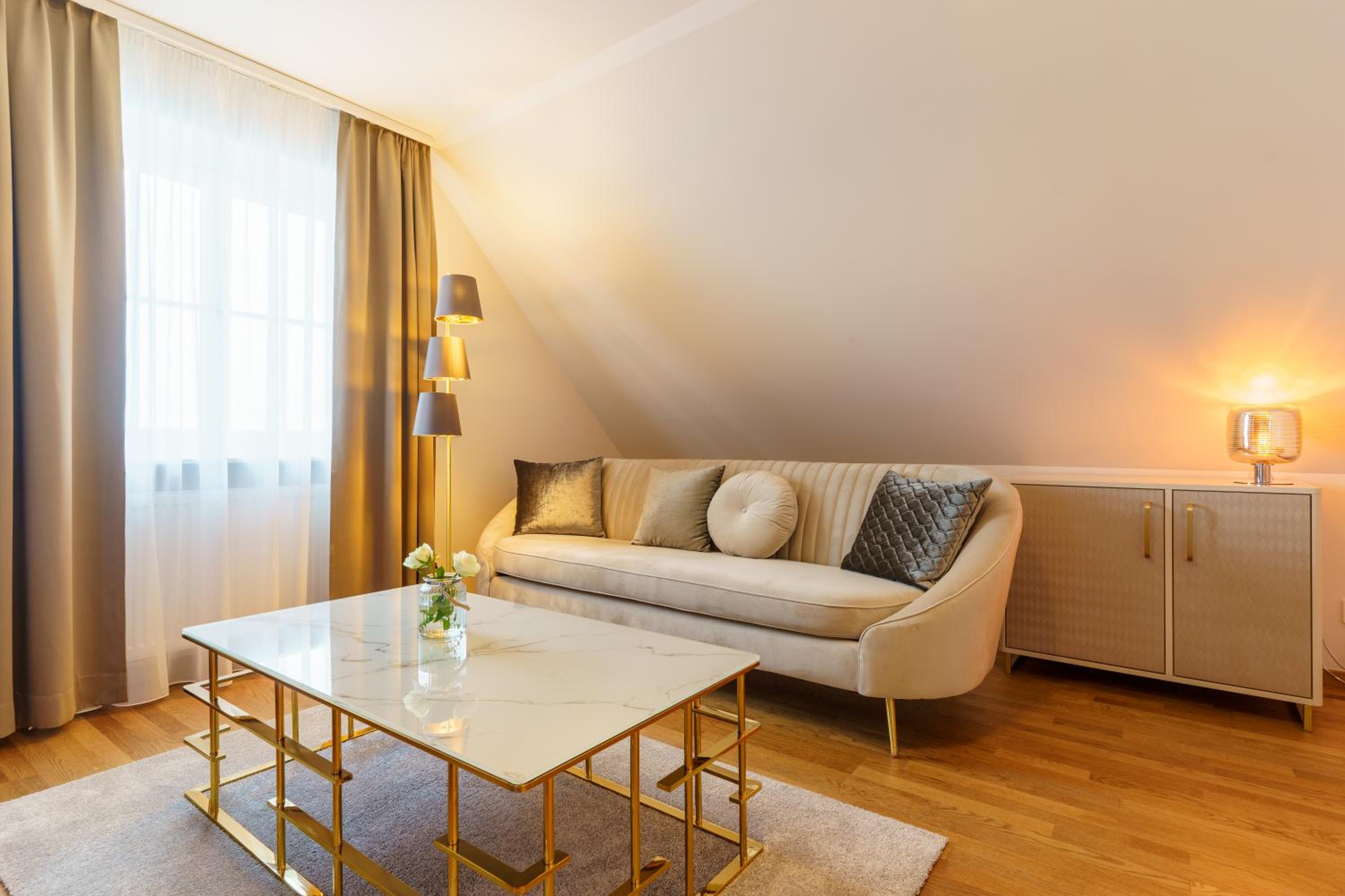 Suite with Lake View - Photo 18