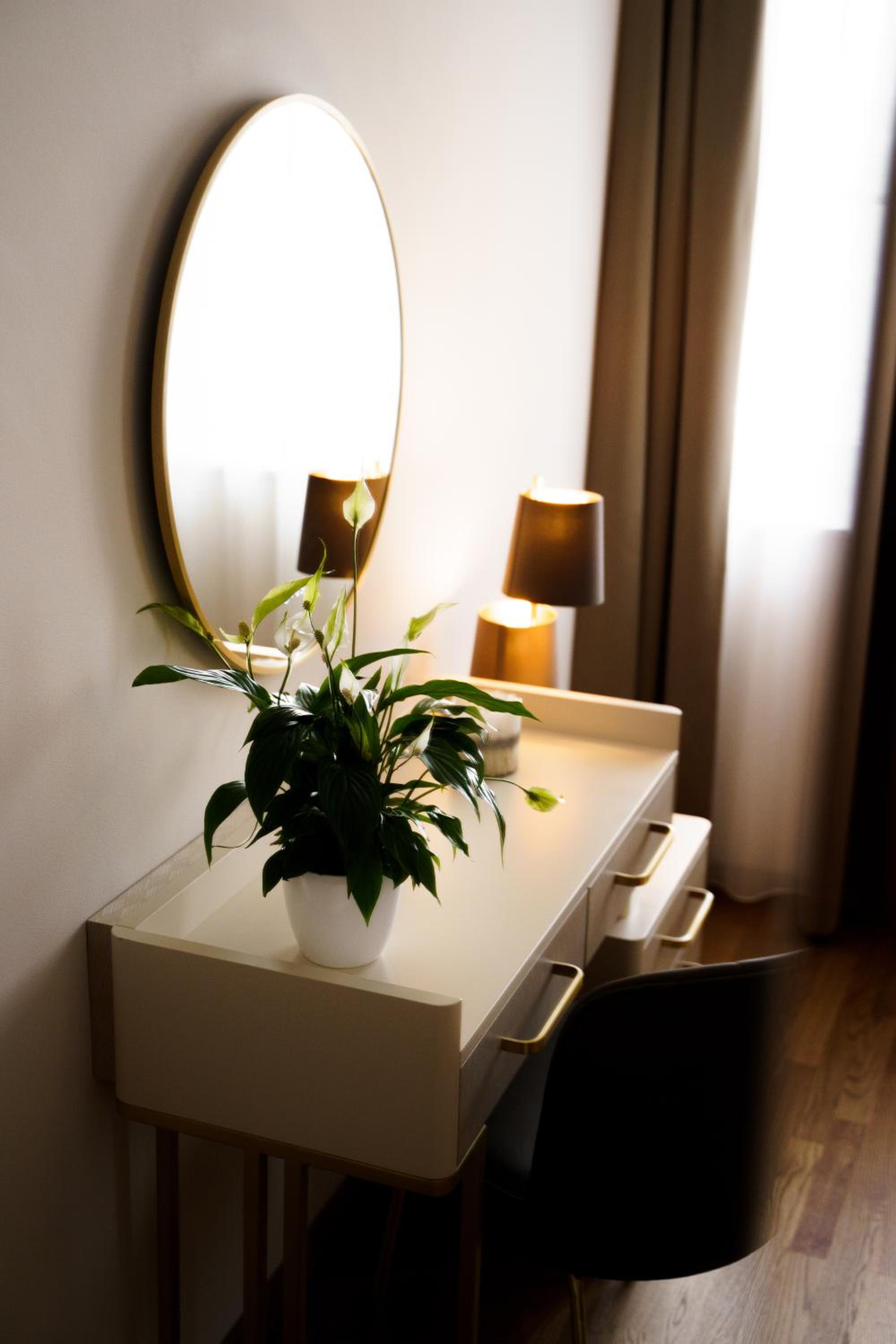 Suite with Lake View - Photo 8