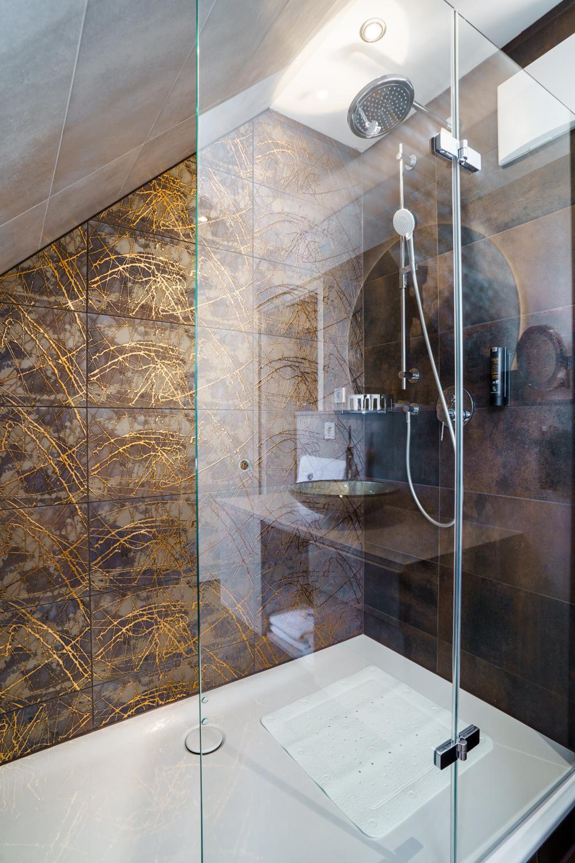 Suite with Lake View - Photo 11