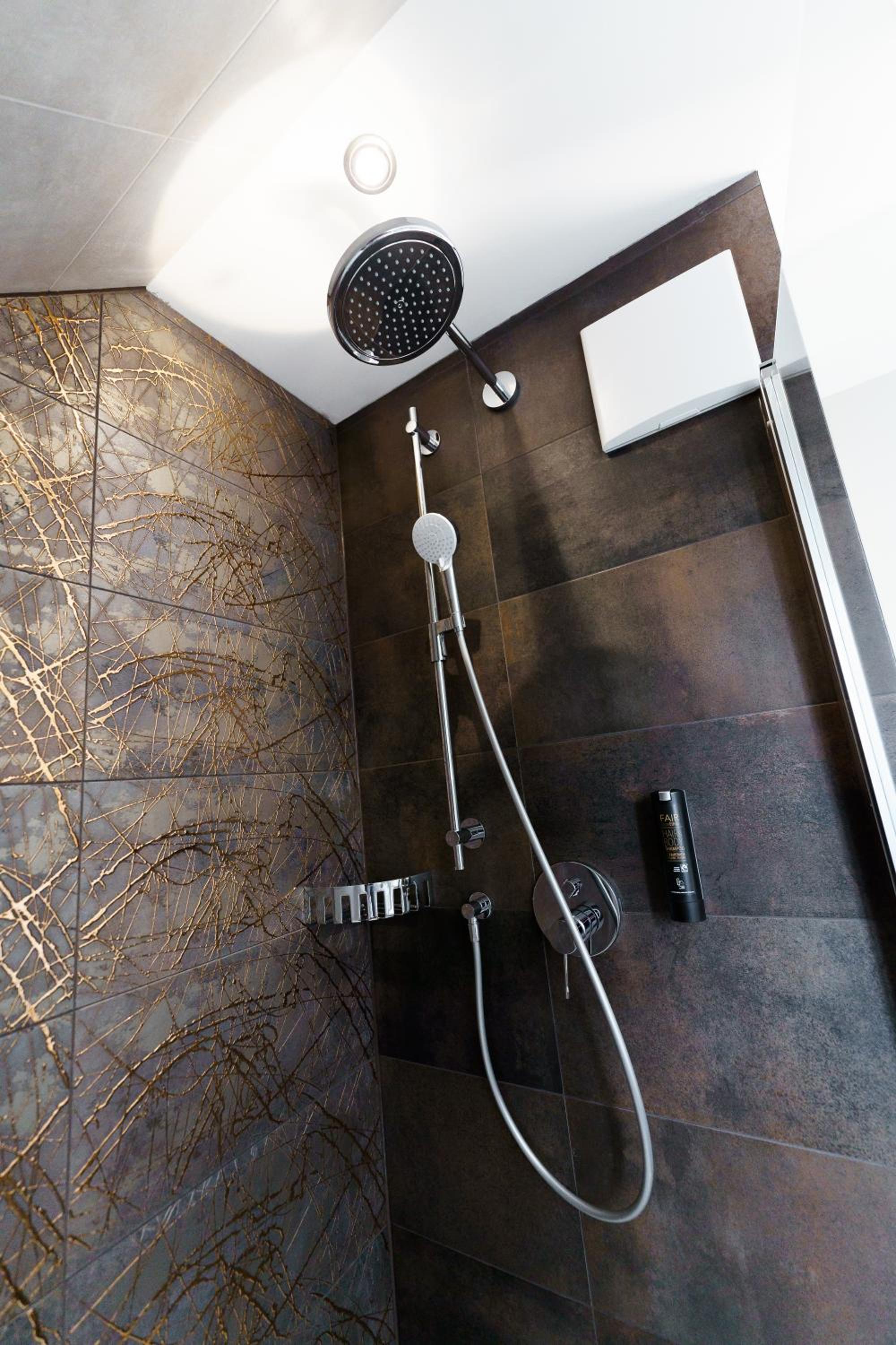 Suite with Lake View - Photo 7