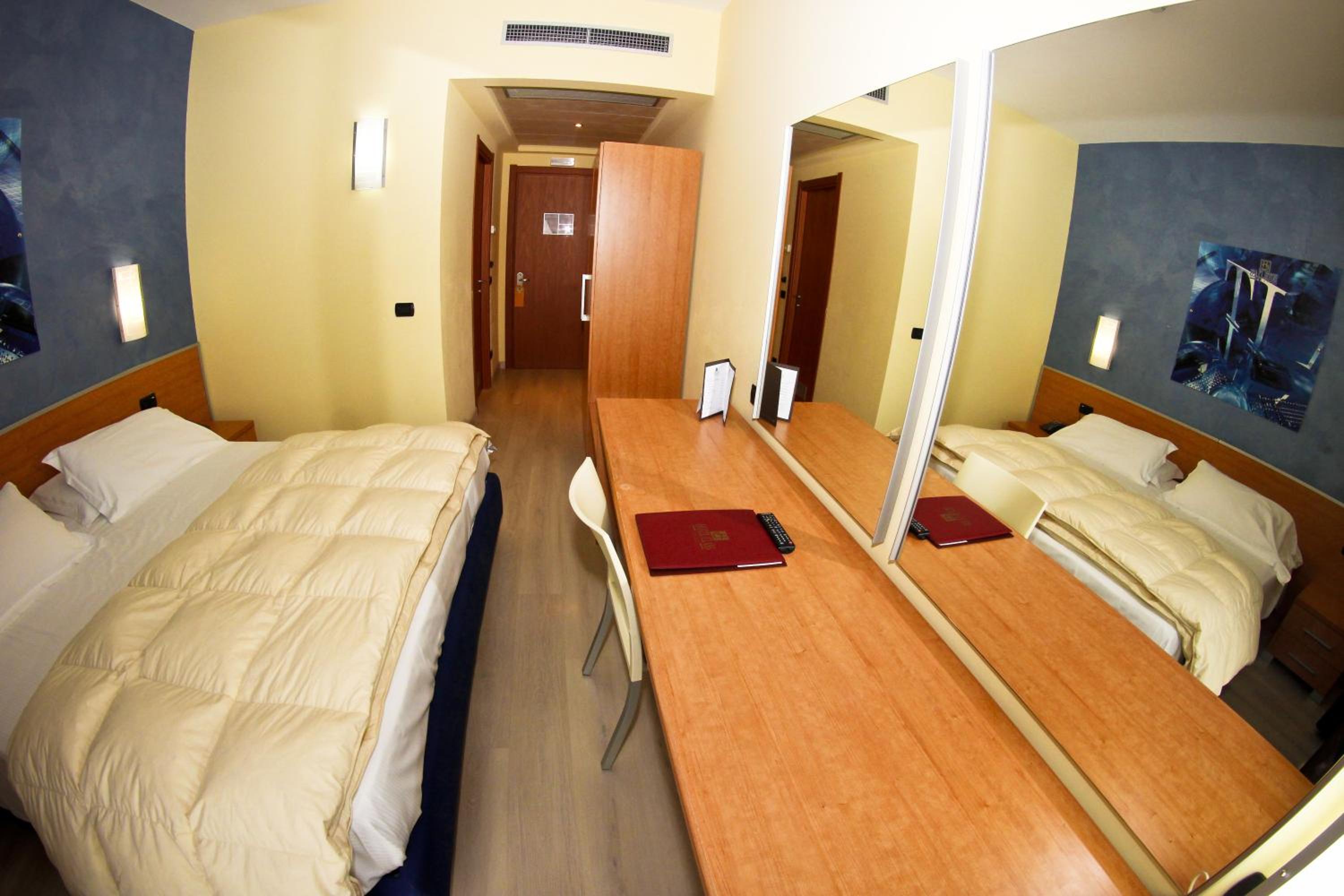 Superior King Room - Photo 6