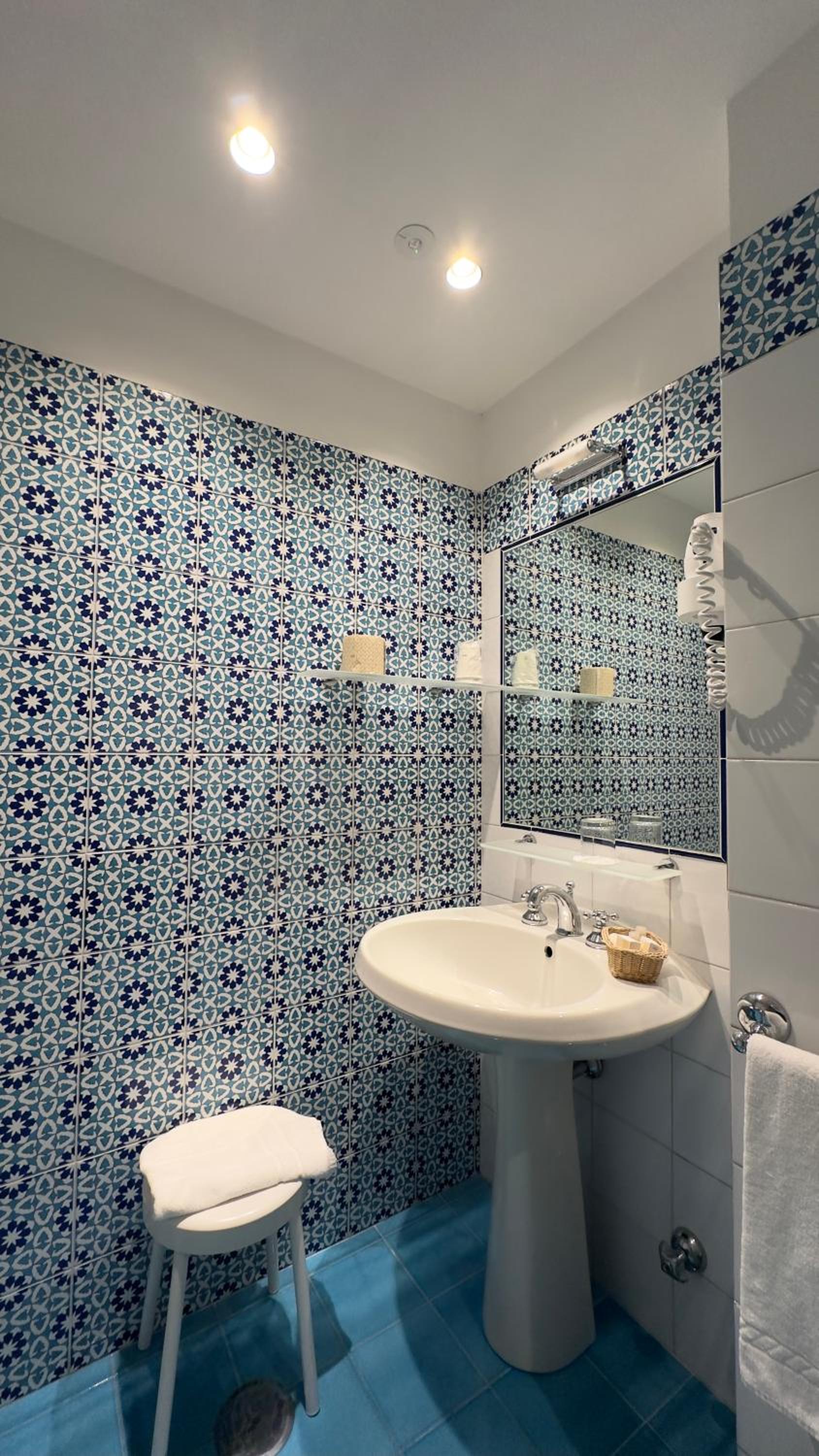 Double or Twin Room - Photo 3