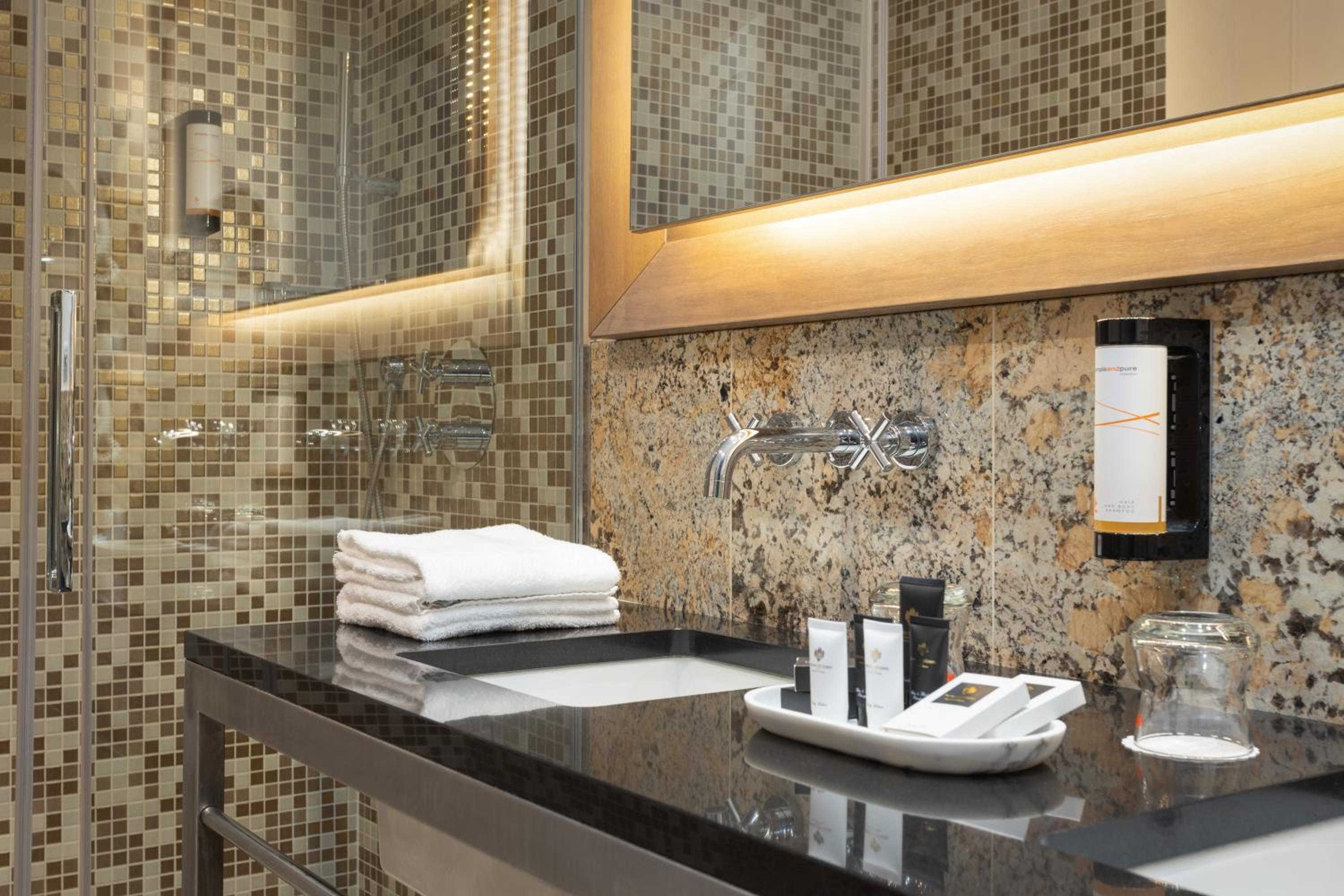 Family Suite with Two Bathrooms