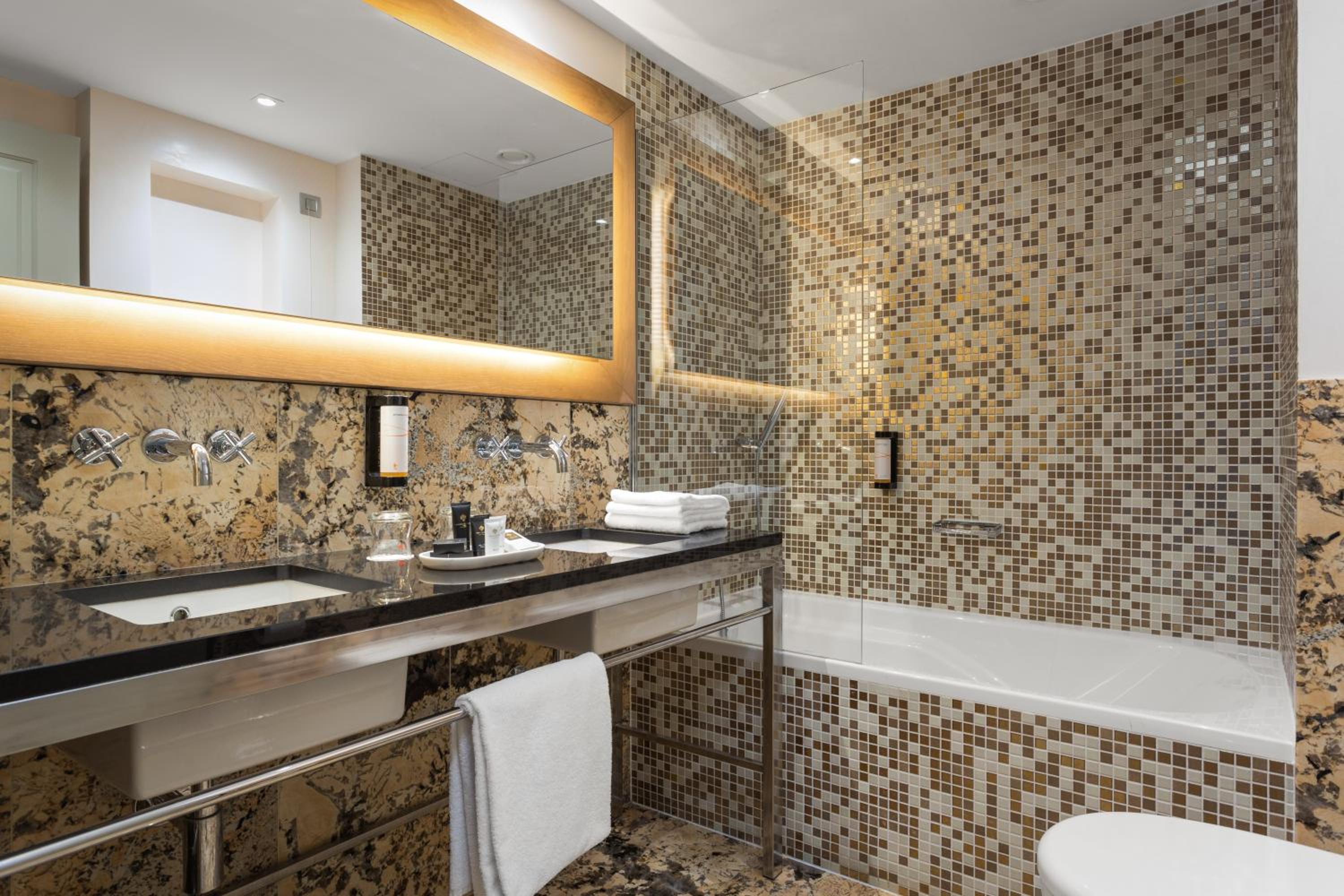 Superior Double or Twin Room - Photo 6