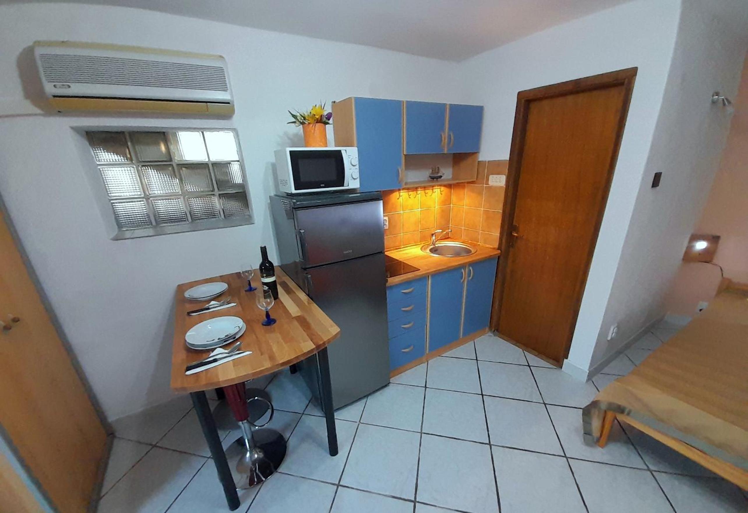 Studio Apartment photo 3
