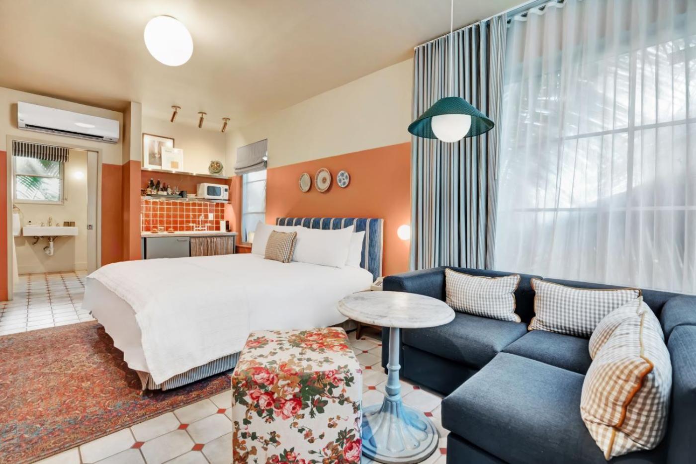Deluxe King Room Ada