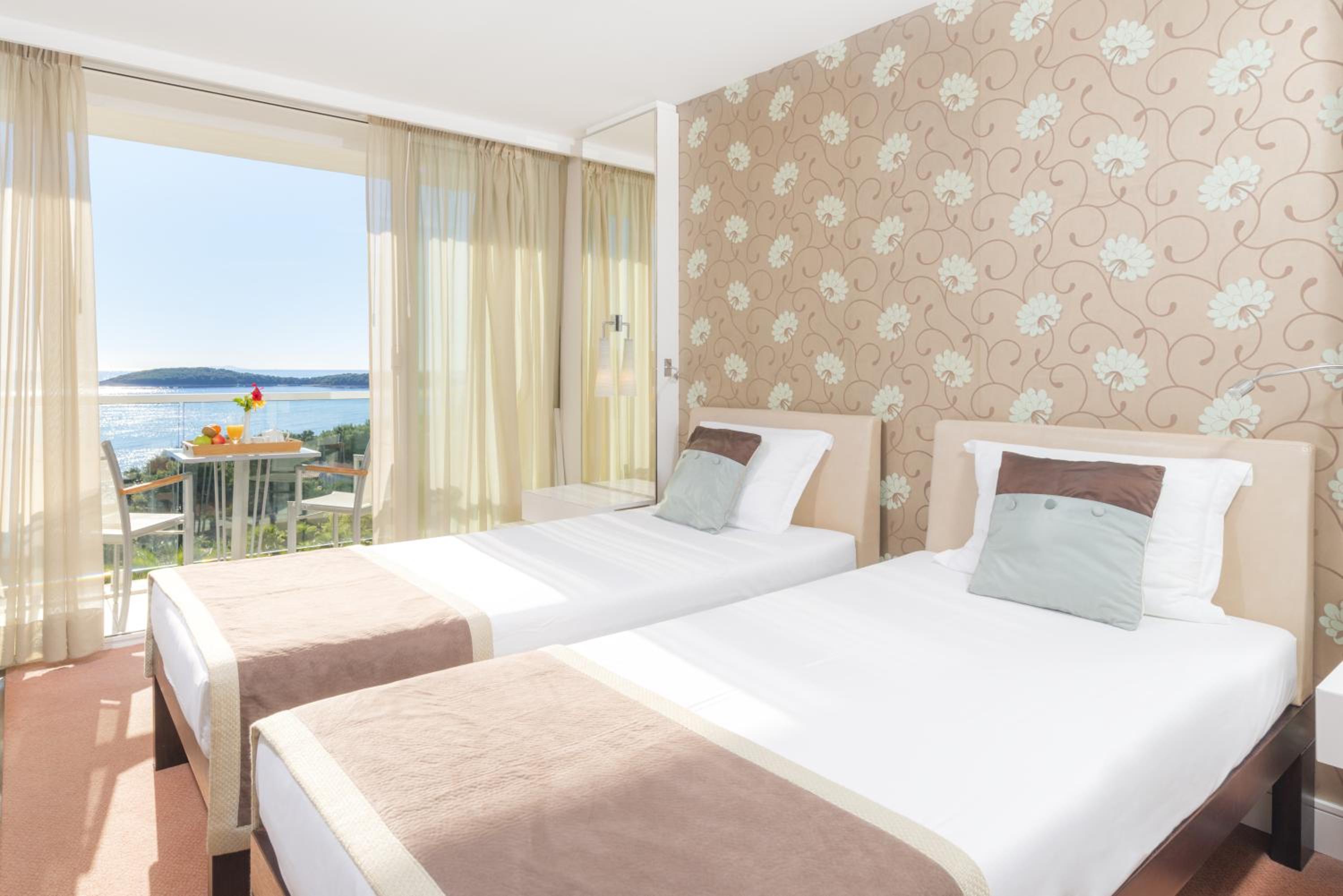Superior Double Room with Balcony and Sea View - Photo 1