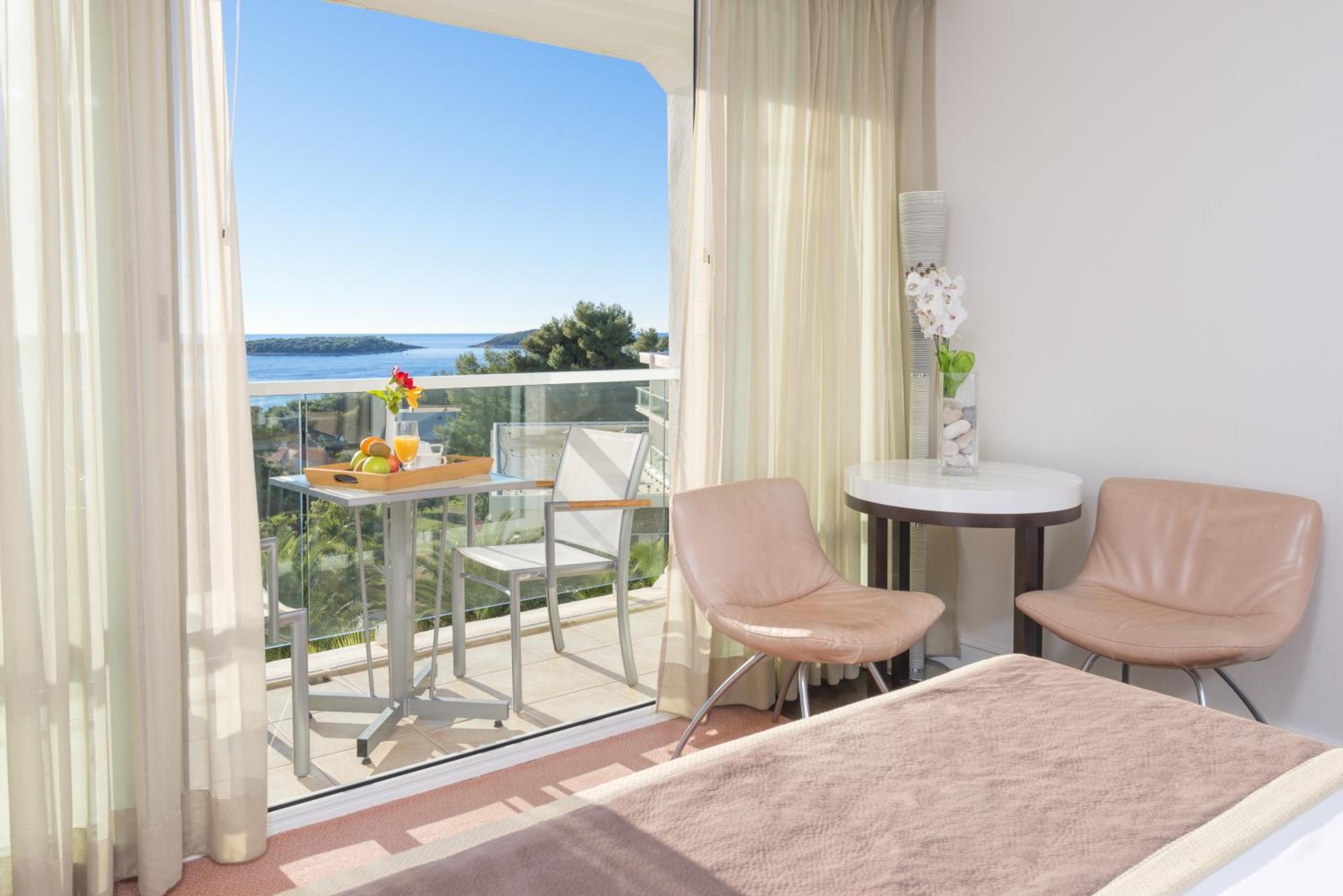 Superior Double Room with Balcony and Sea View - Photo 6