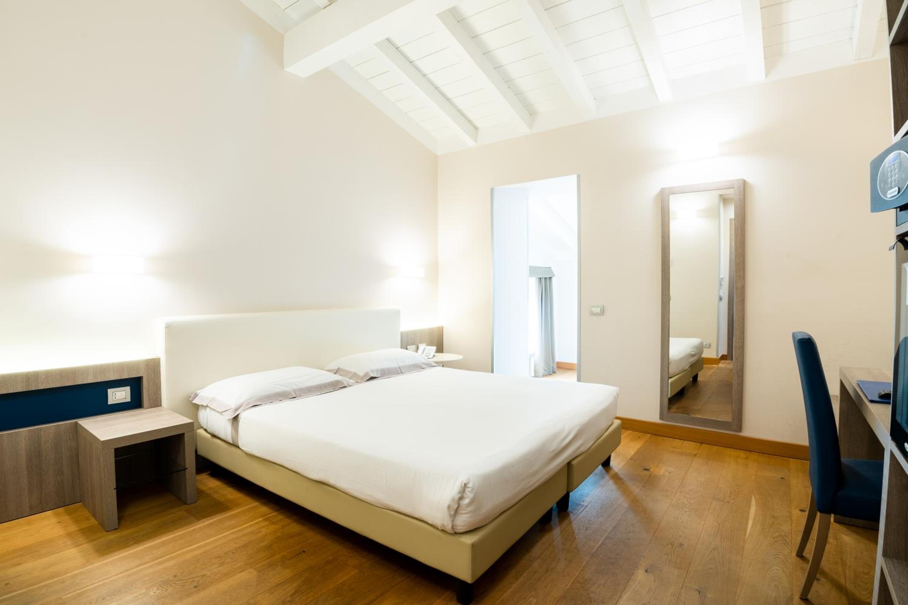 Deluxe Quadruple Room - Photo 1