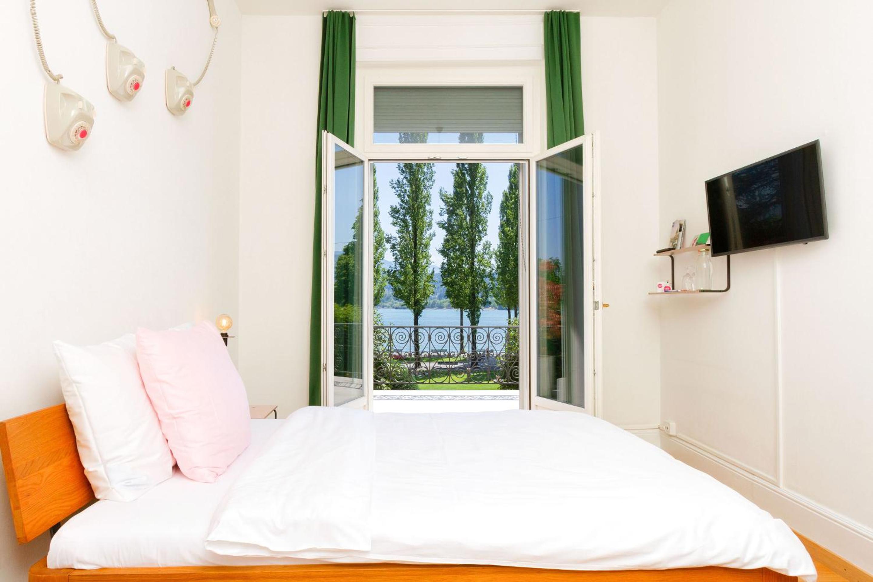 Suite with Lake View