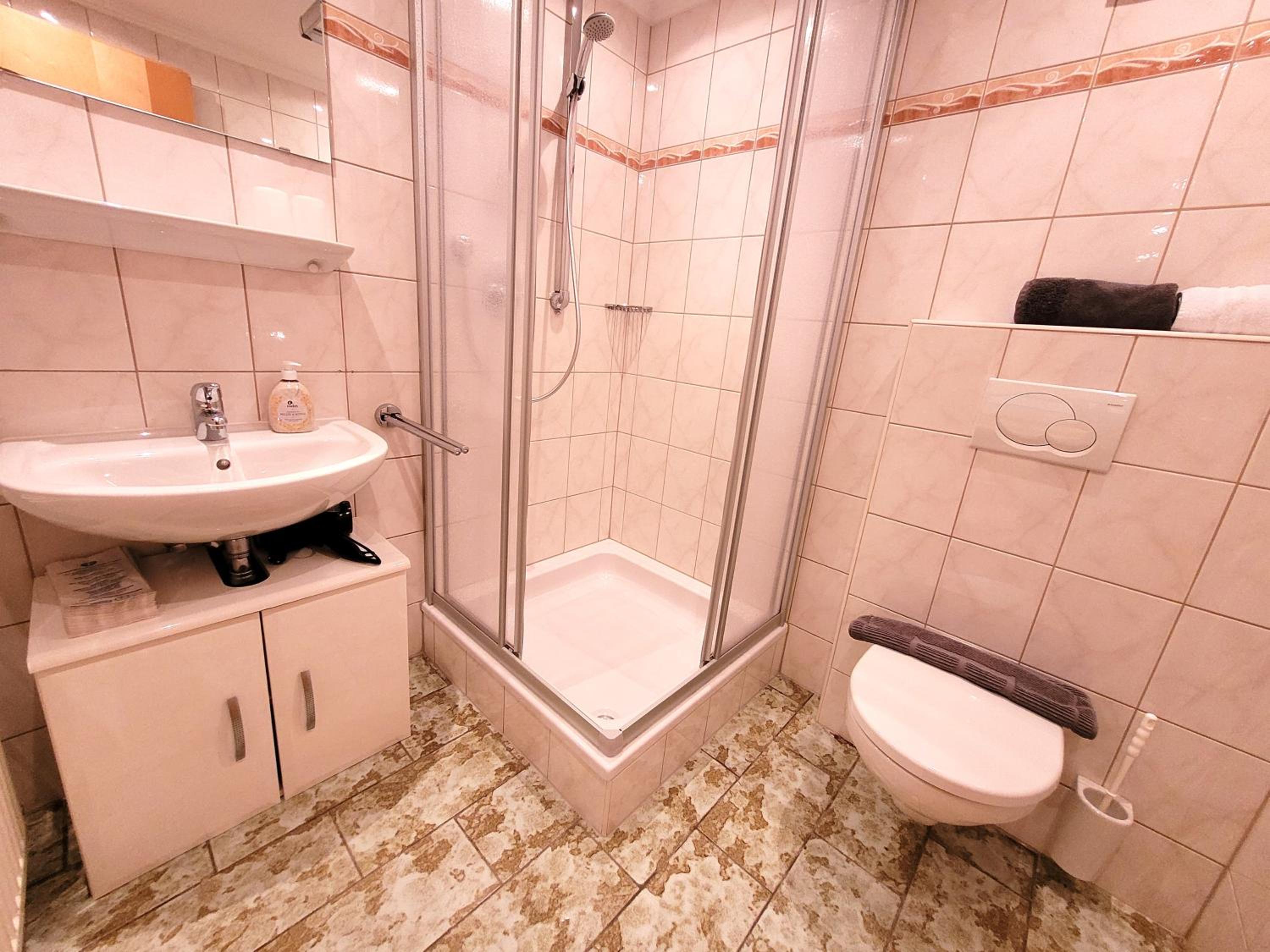 Double Room - Basement photo 3