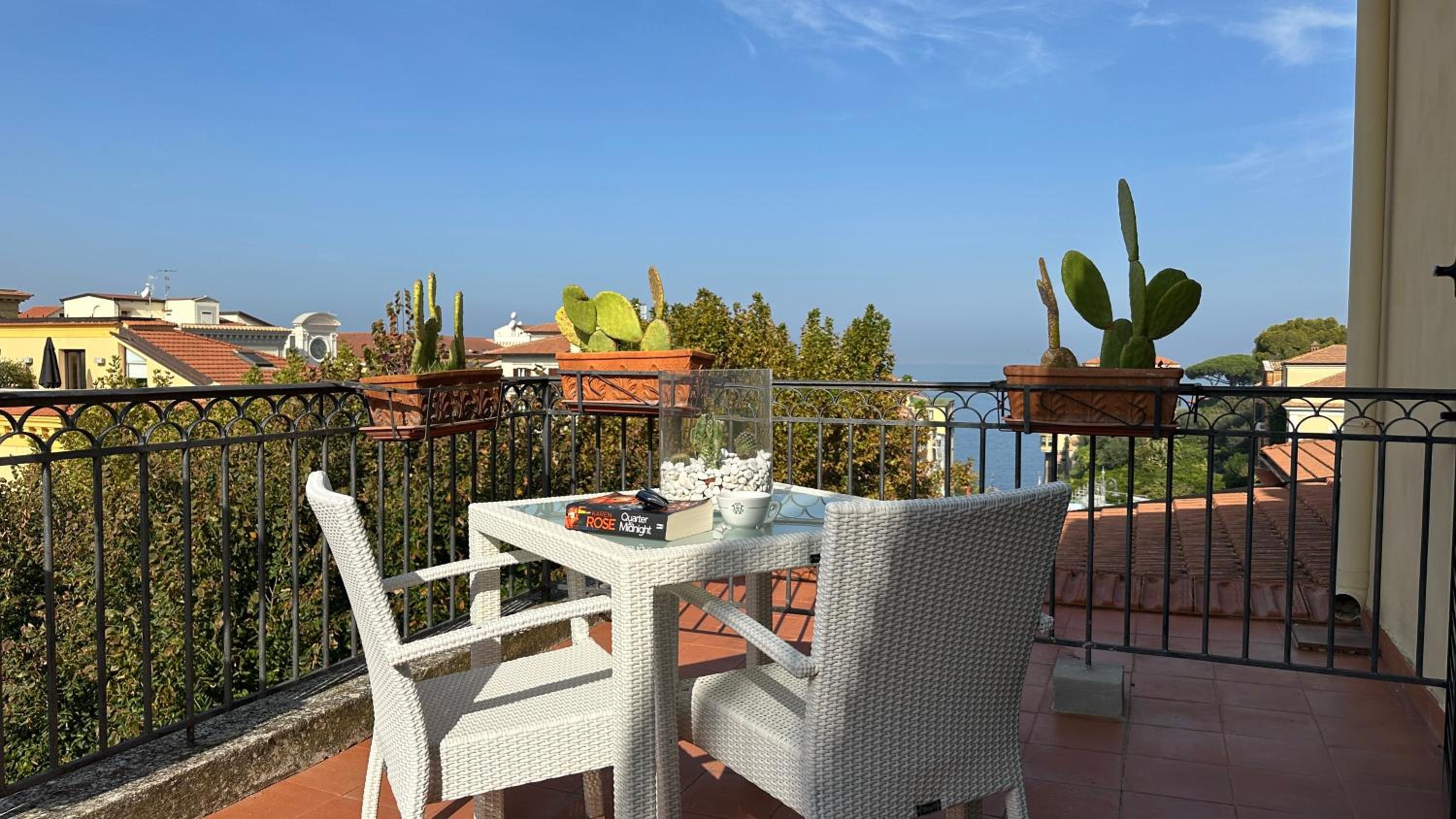 Double or Twin Room with Terrace - Photo 5