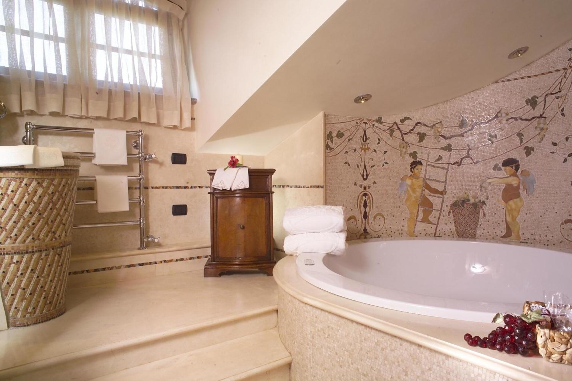 Suite - Photo 3