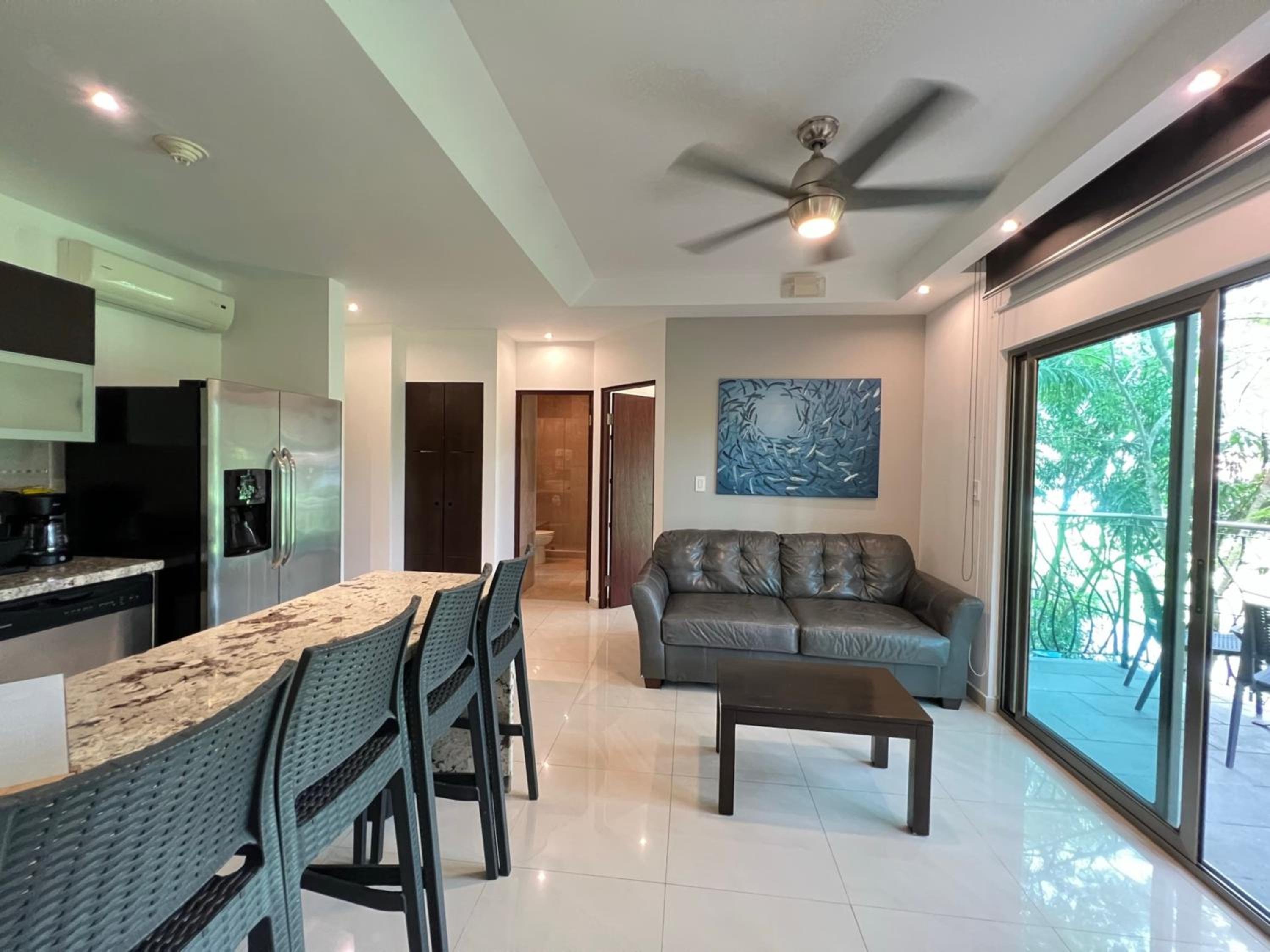 2 Bedroom FAMILY SUITE With Kitchen, Living room, 2 Masters, 2 Showers, 3 balconies photo 2