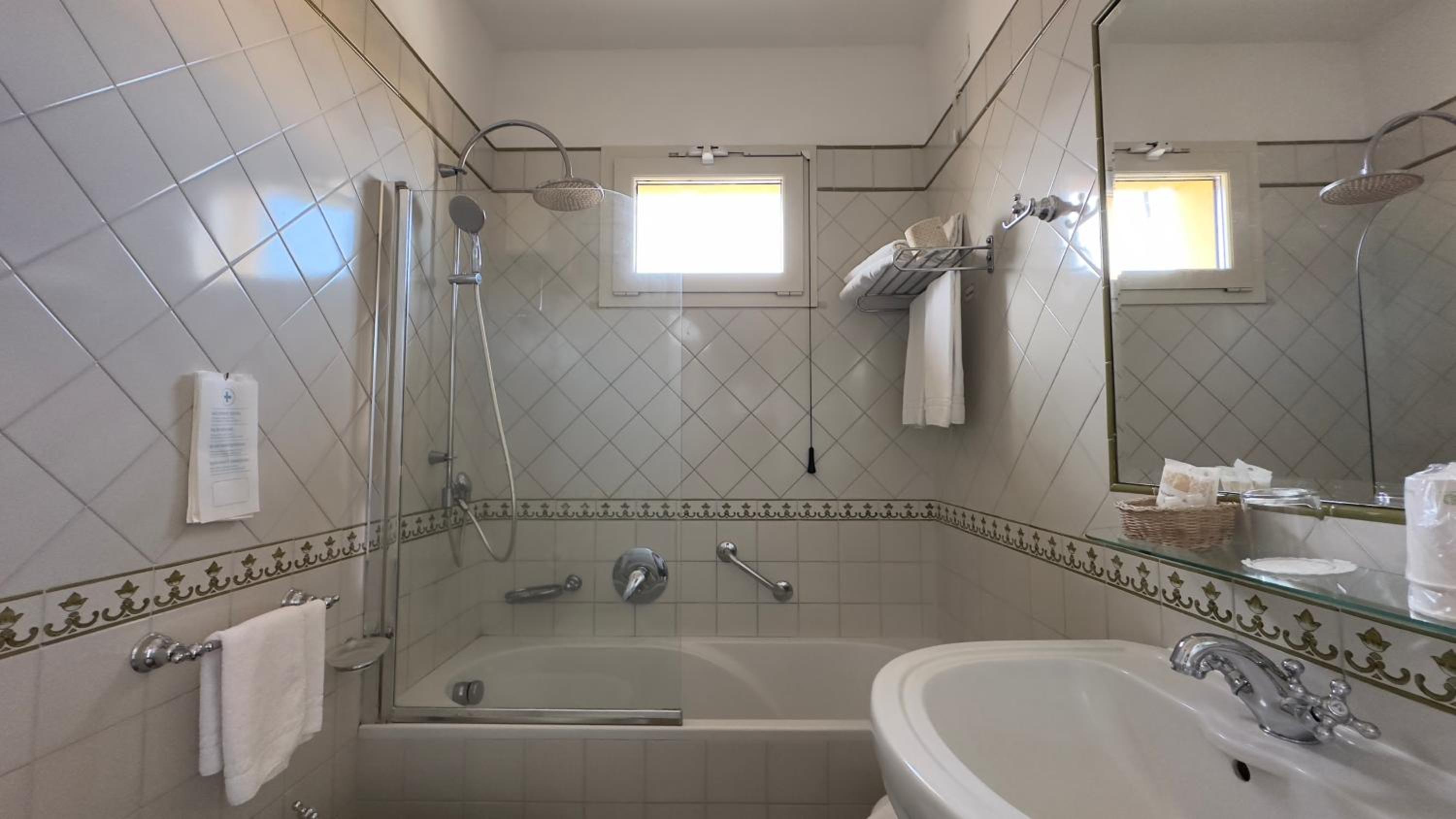 Double or Twin Room with Terrace - Photo 3