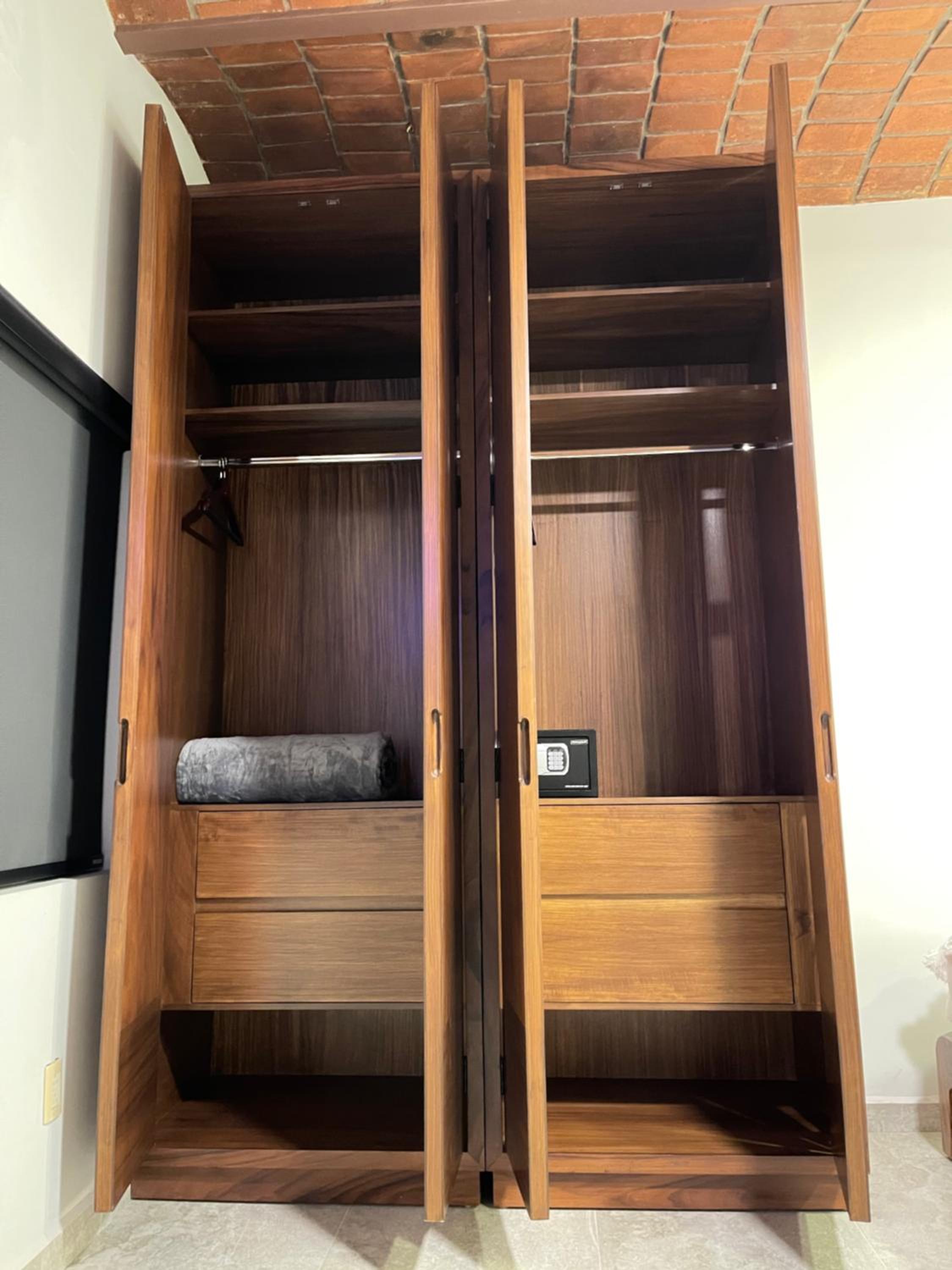 Twin Room - Photo 2