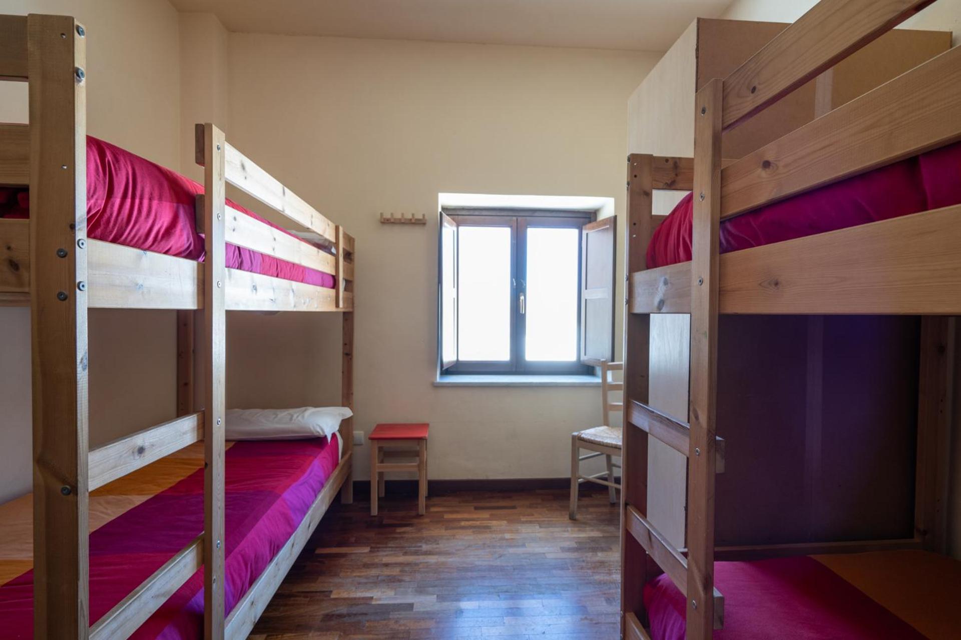 Quadruple Room with Private Bathroom photo 1
