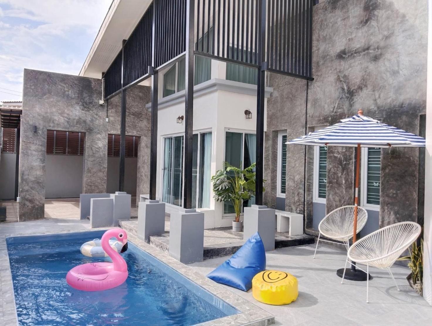 Three-Bedroom Villa - Photo 2