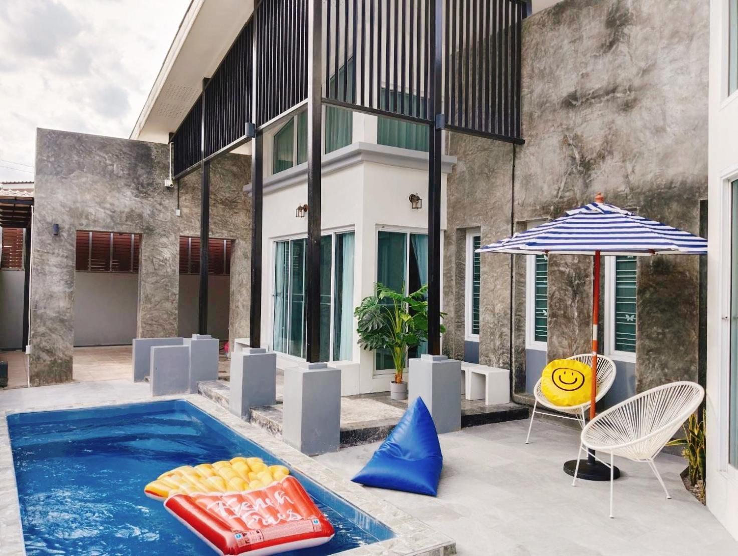 Three-Bedroom Villa - Photo 18