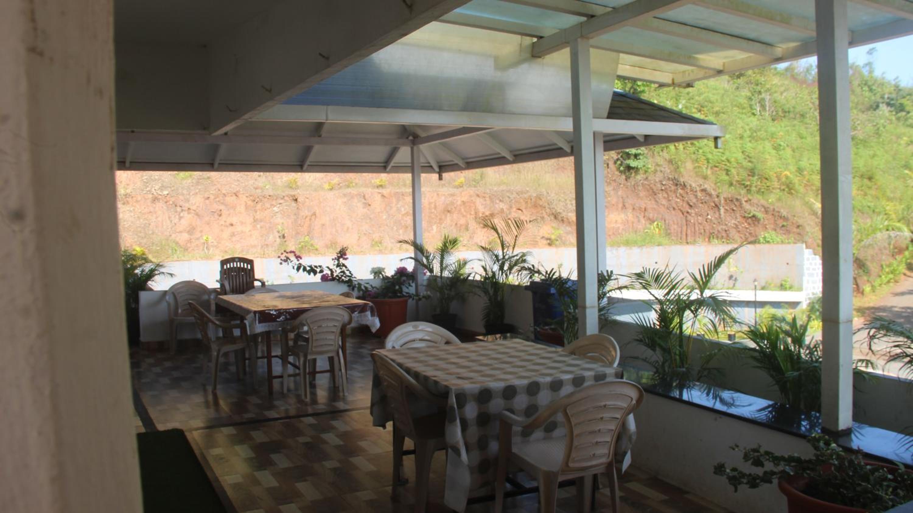 Quadruple Room with Mountain View photo 3