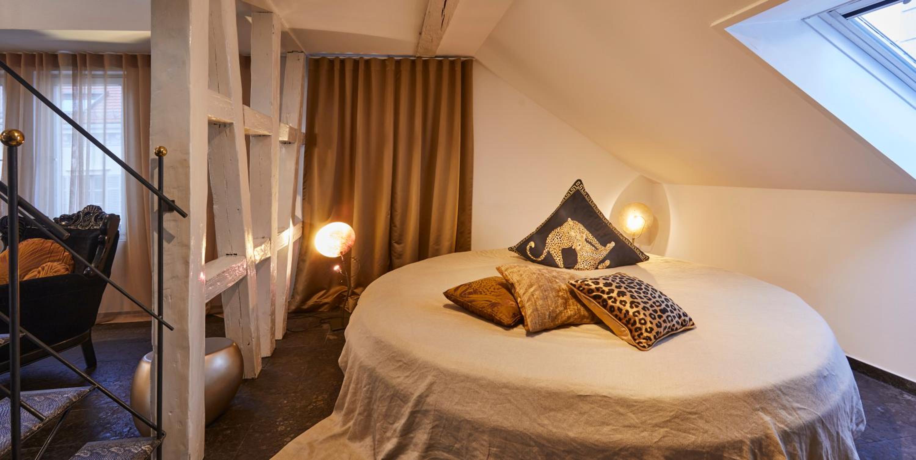 Suite with Spa Bath - Photo 4