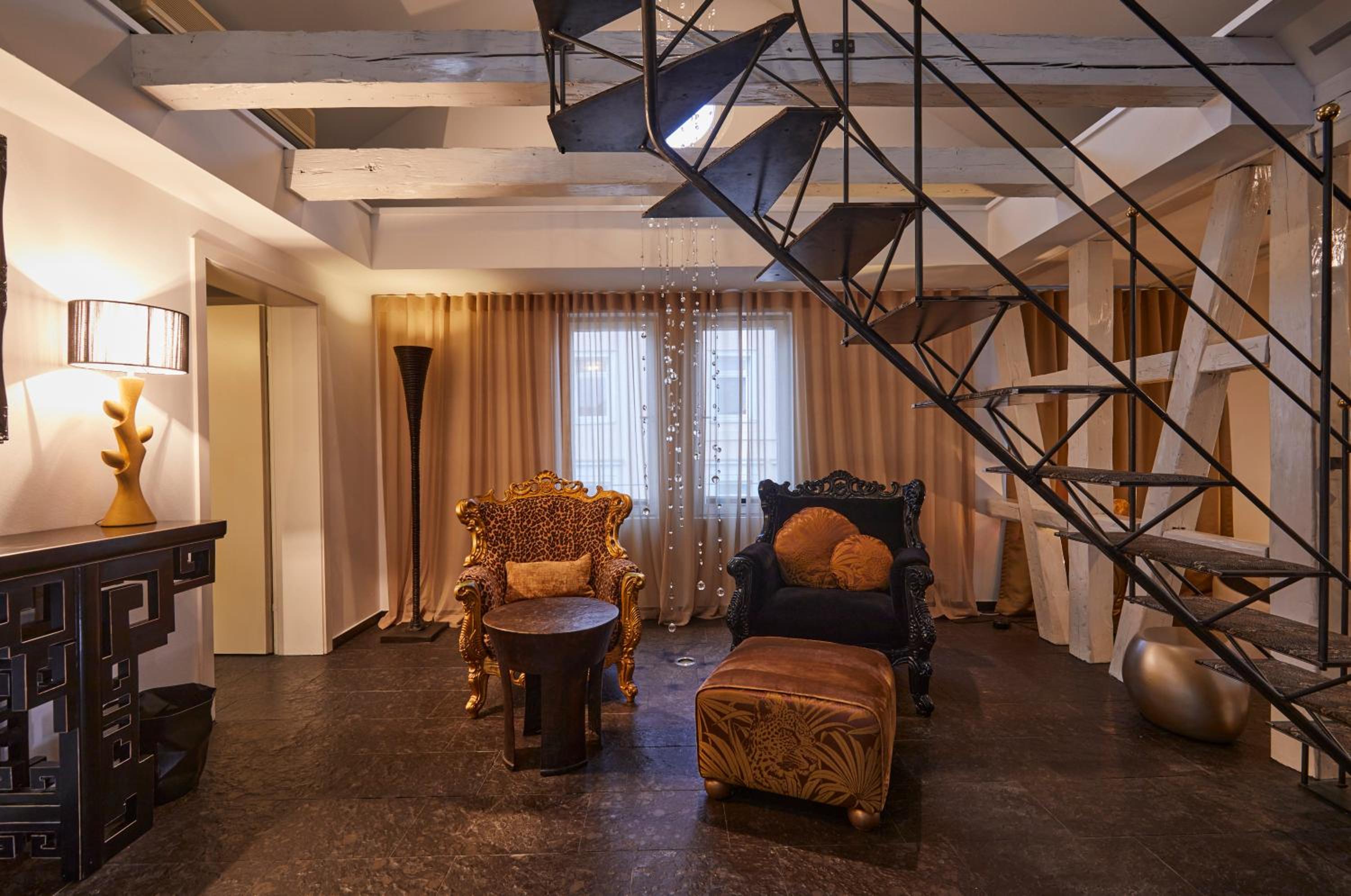 Suite with Spa Bath - Photo 3