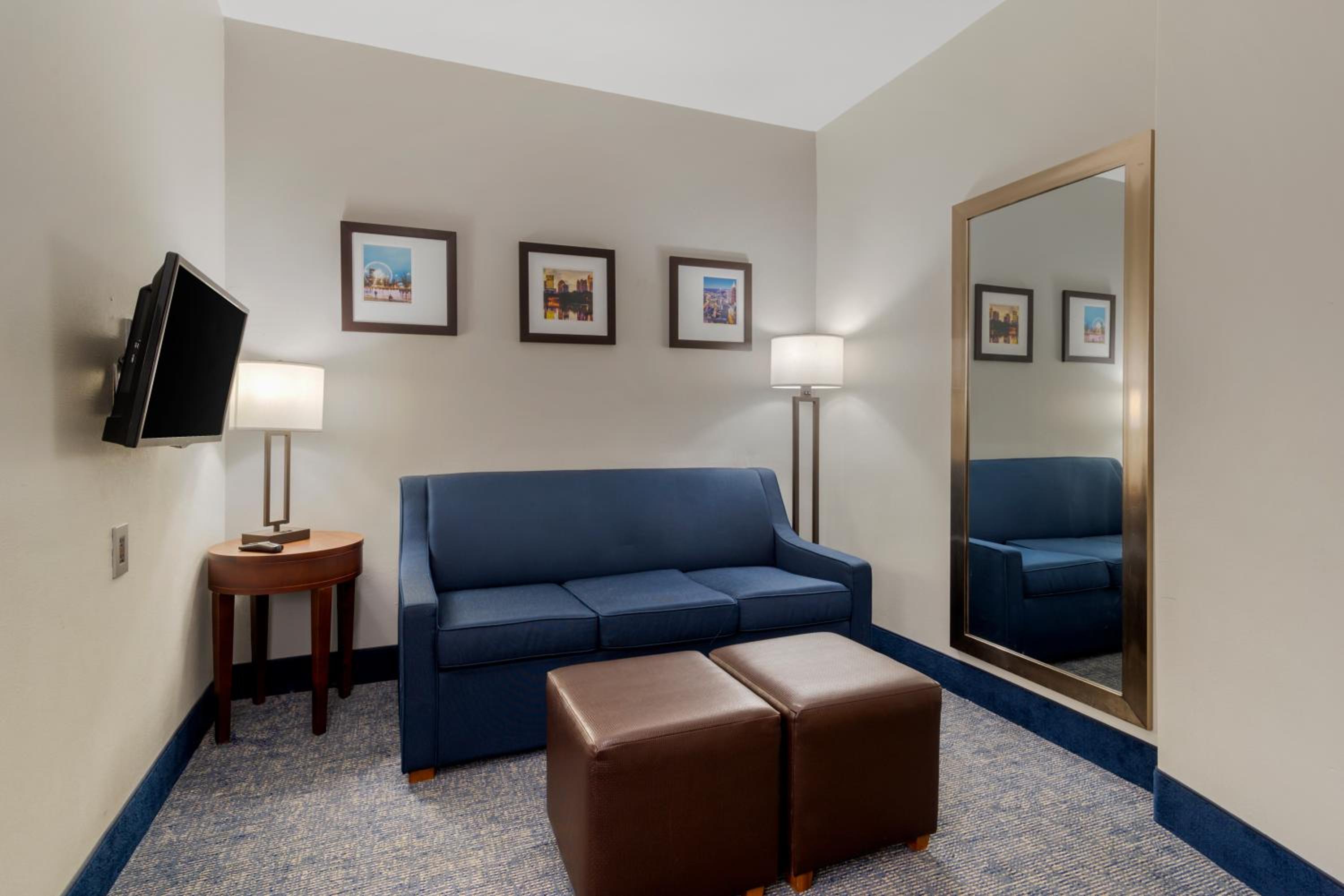 Standard Queen Suite with Two Queen Beds - Non-Smoking - Photo 3