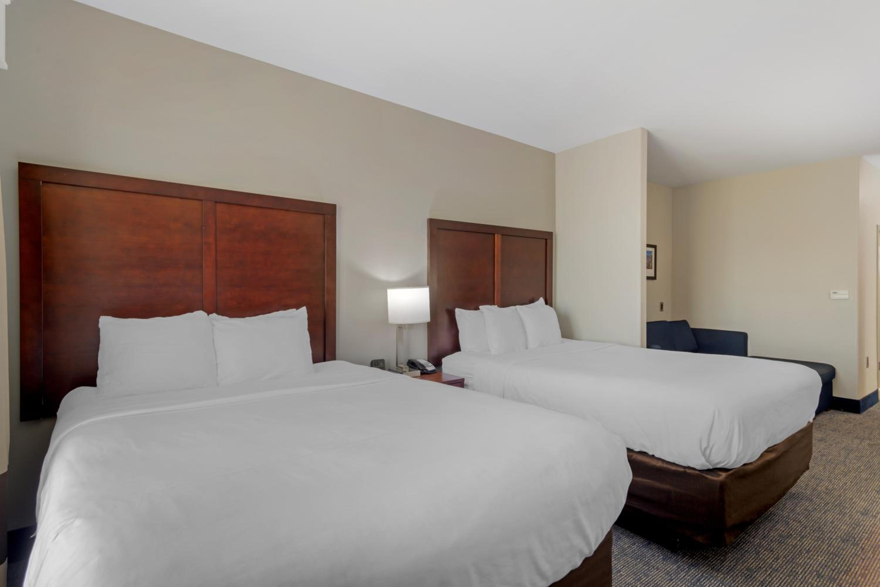 Queen Suite with Two Queen Beds - Non-Smoking - Photo 1