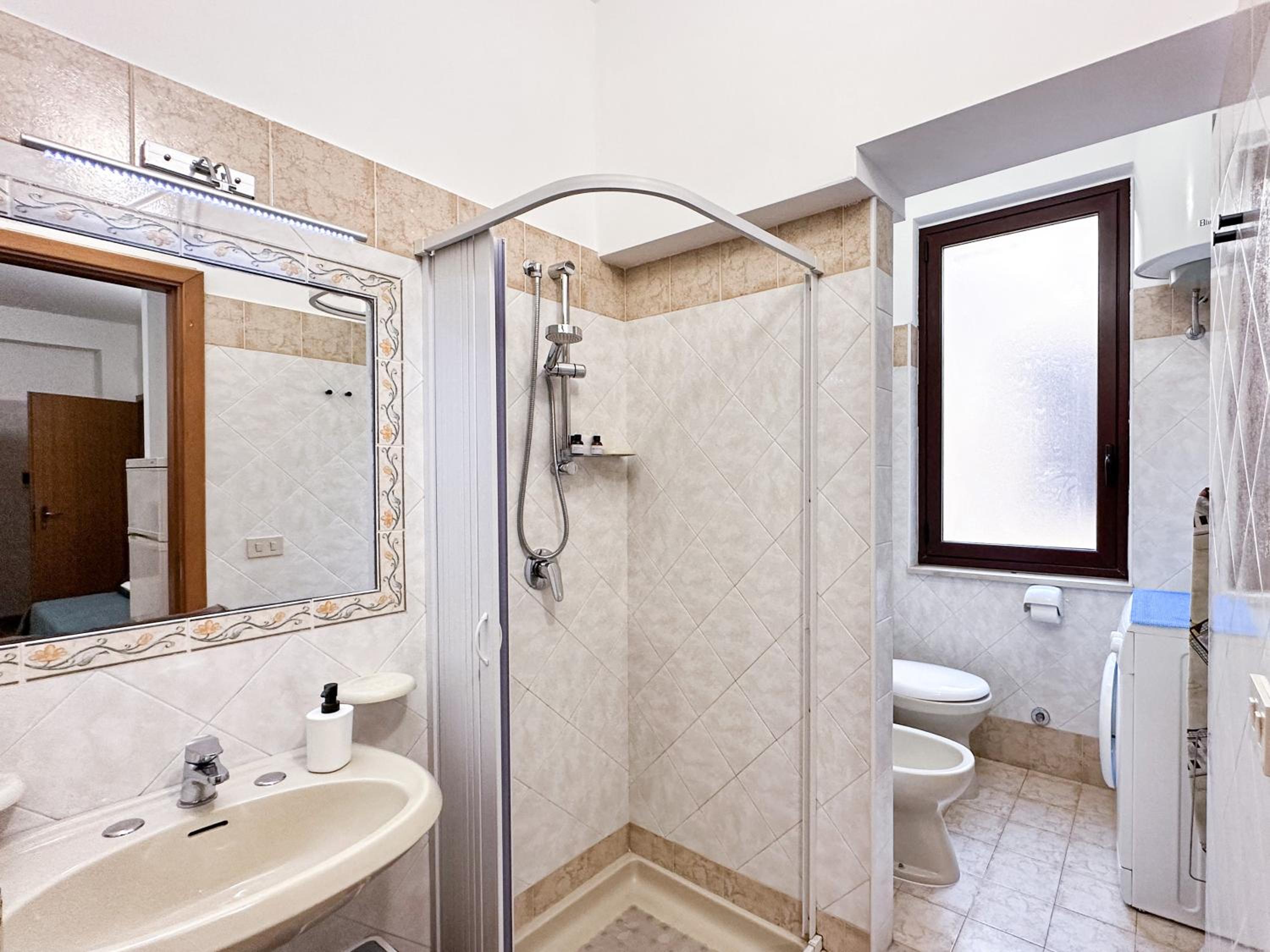 One-Bedroom Apartment - Photo 6