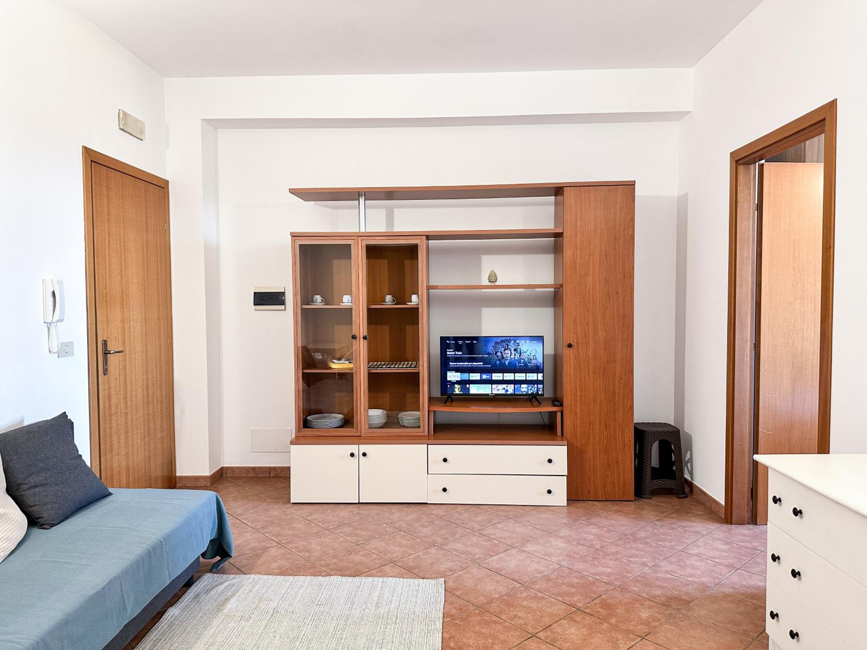 One-Bedroom Apartment - Photo 3