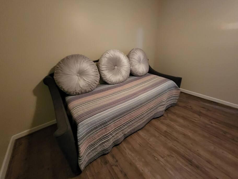 Five-Bedroom House photo 1