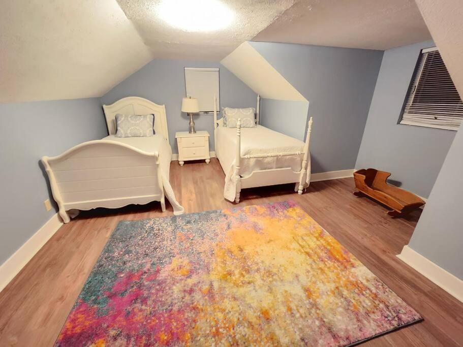 Five-Bedroom House photo 3