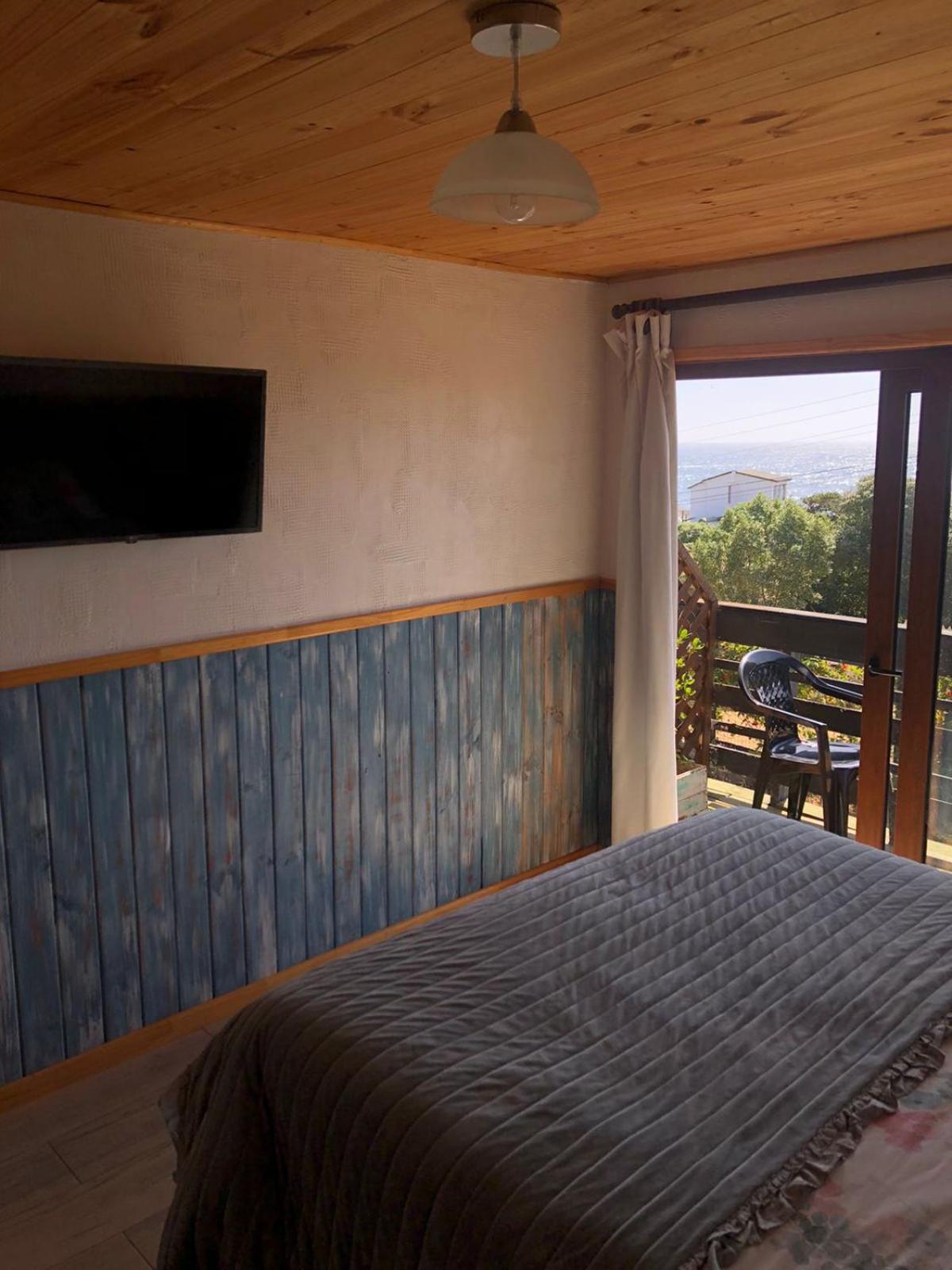 Deluxe Double Room with Side Sea View