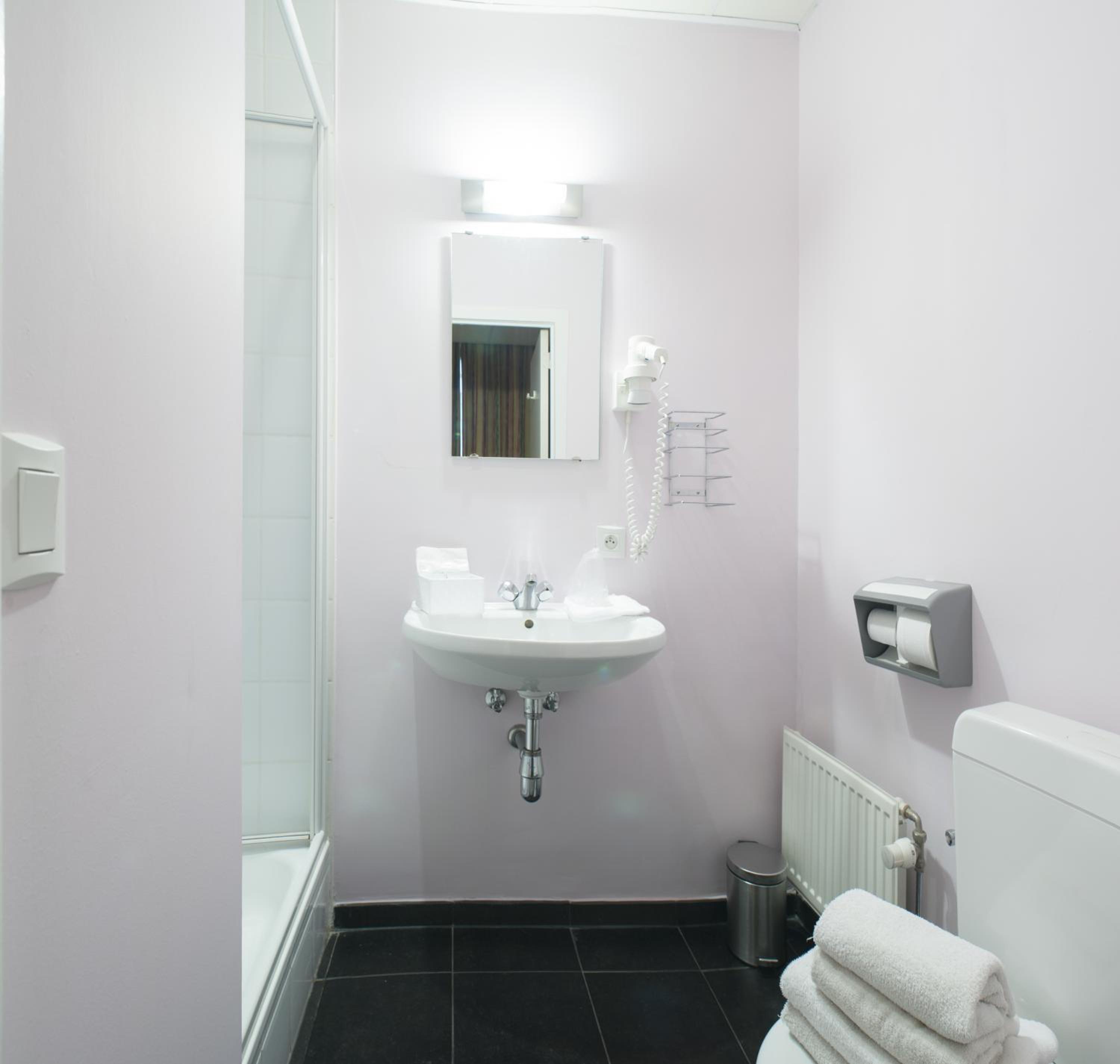 Budget Double or Twin Room - Photo 5